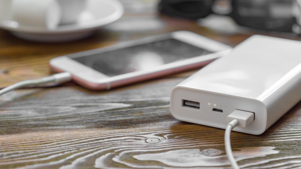 Could Canada soon standardize USB chargers?