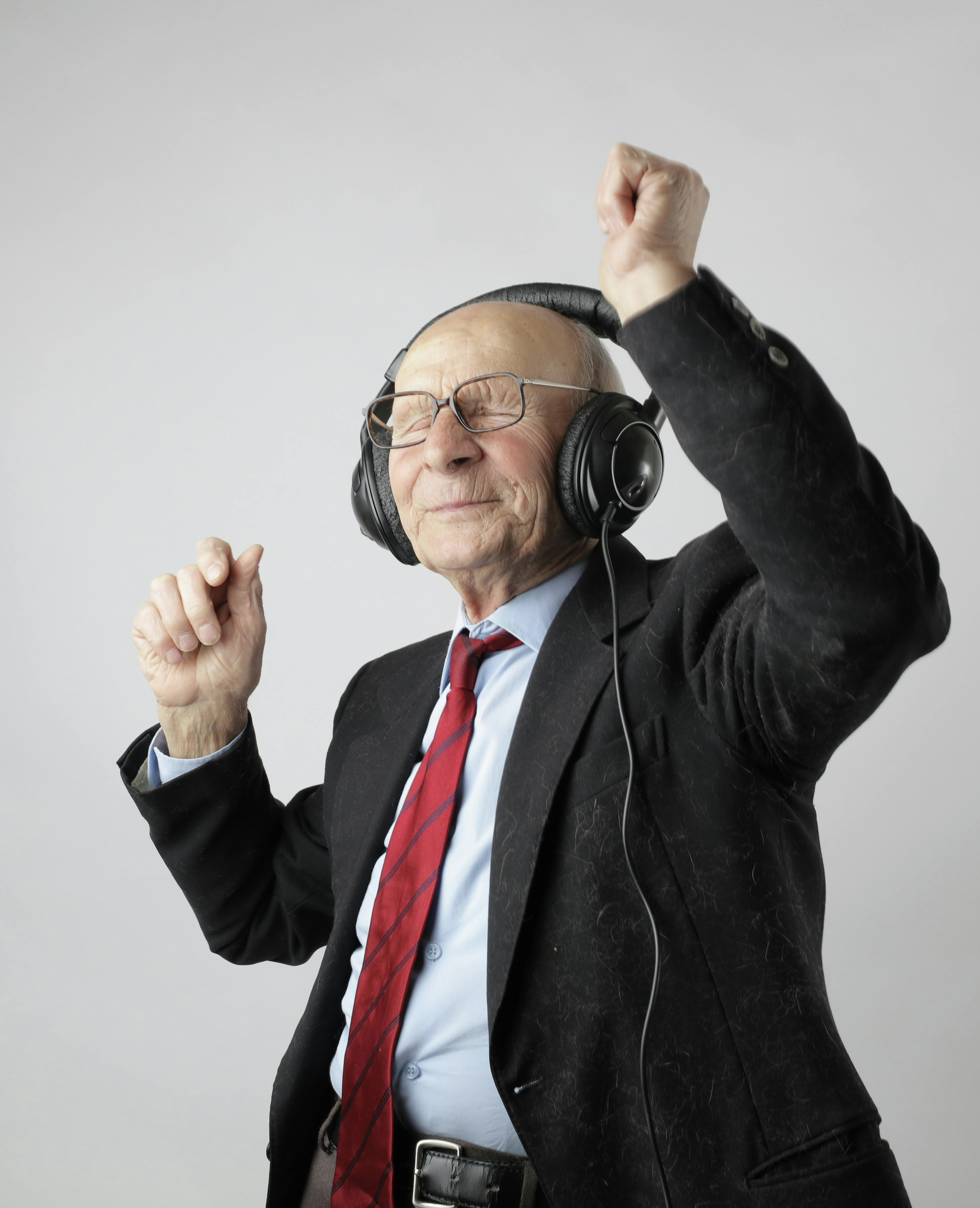 New study shows that humans age in accelerated bursts. How does it happen?