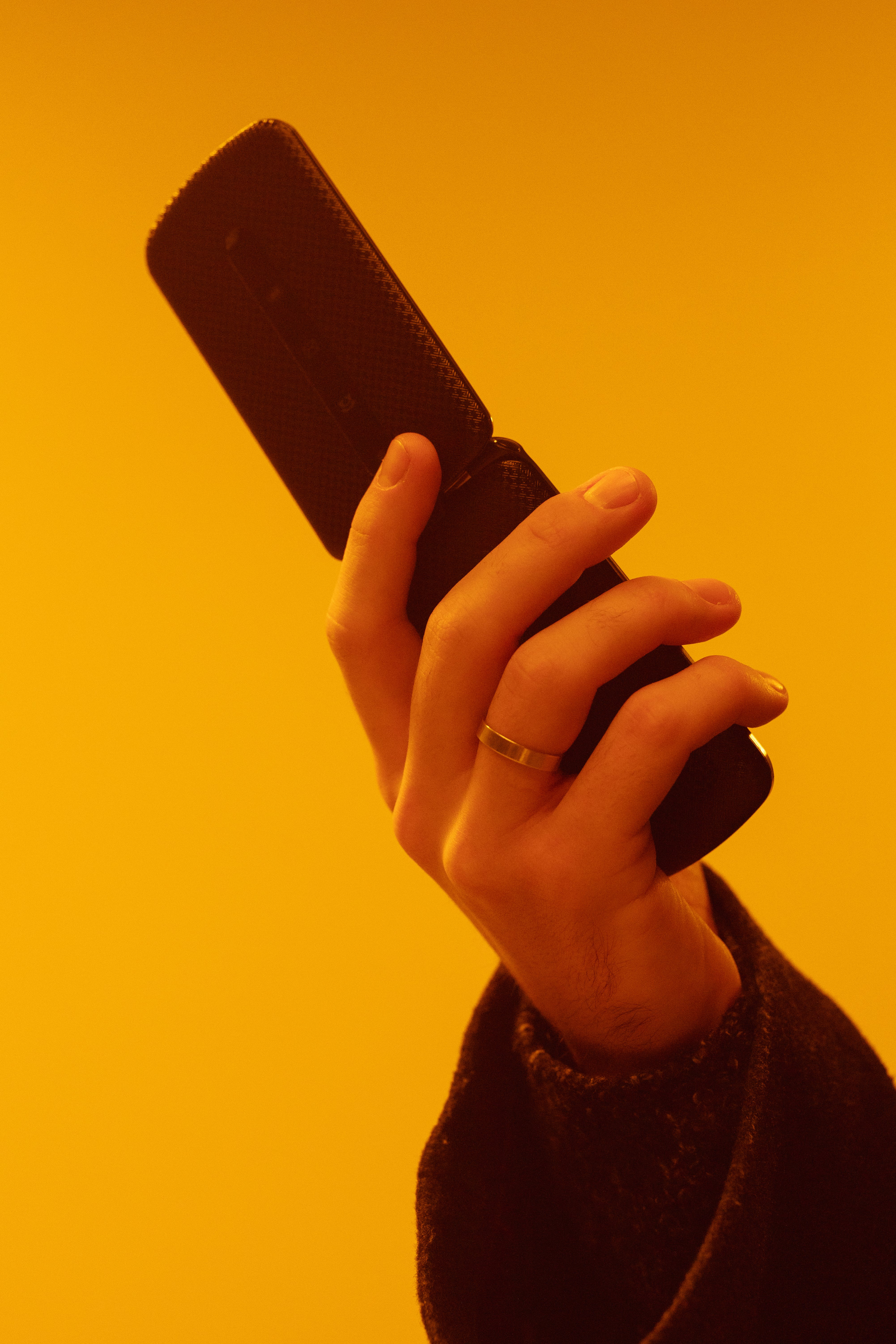 She was addicted to her smartphone, so she switched to a flip phone for a month