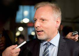 Lisée: Francophones do not care about Bill 40