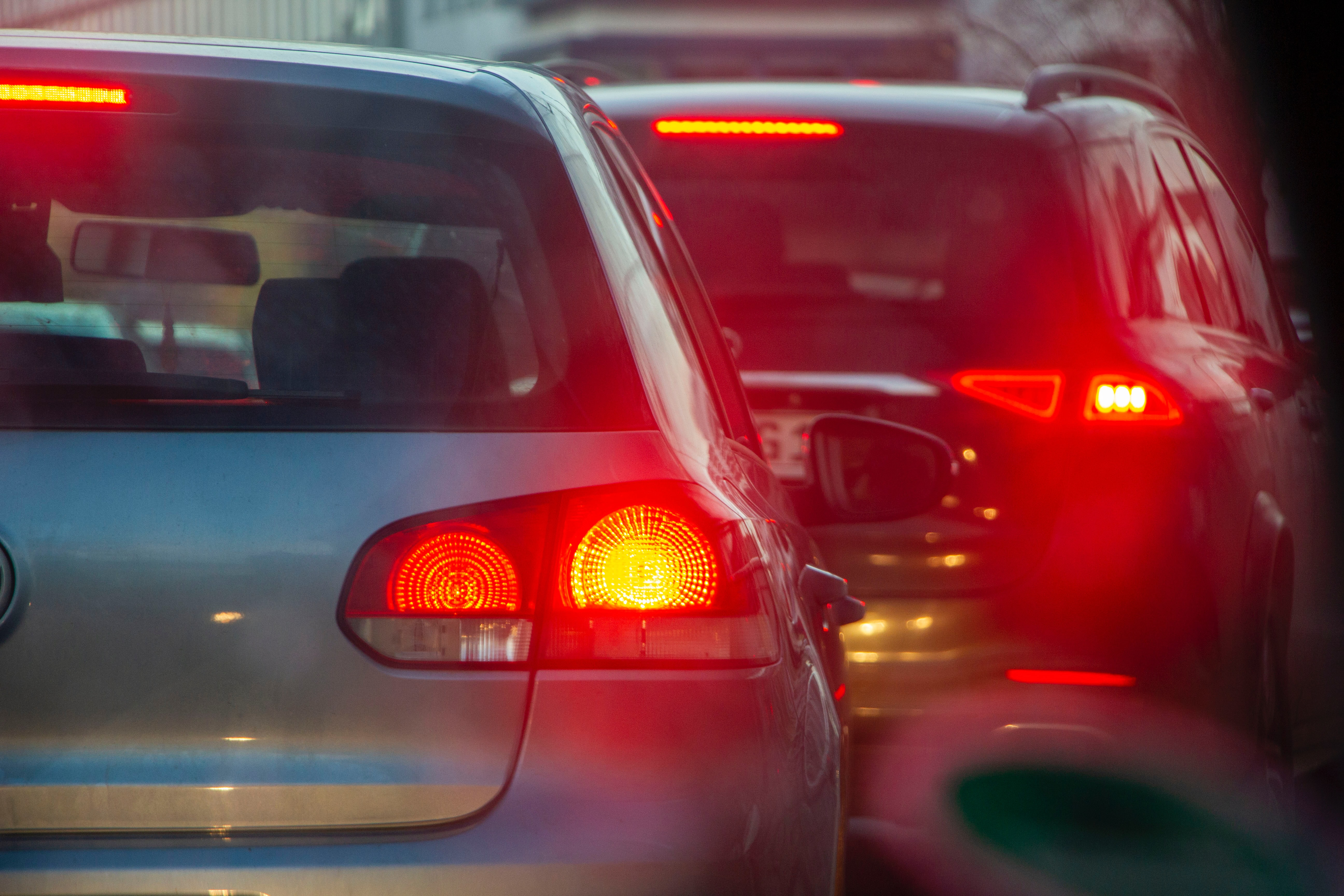 What can be done to improve traffic on the Île-aux-Tourtes bridge?
