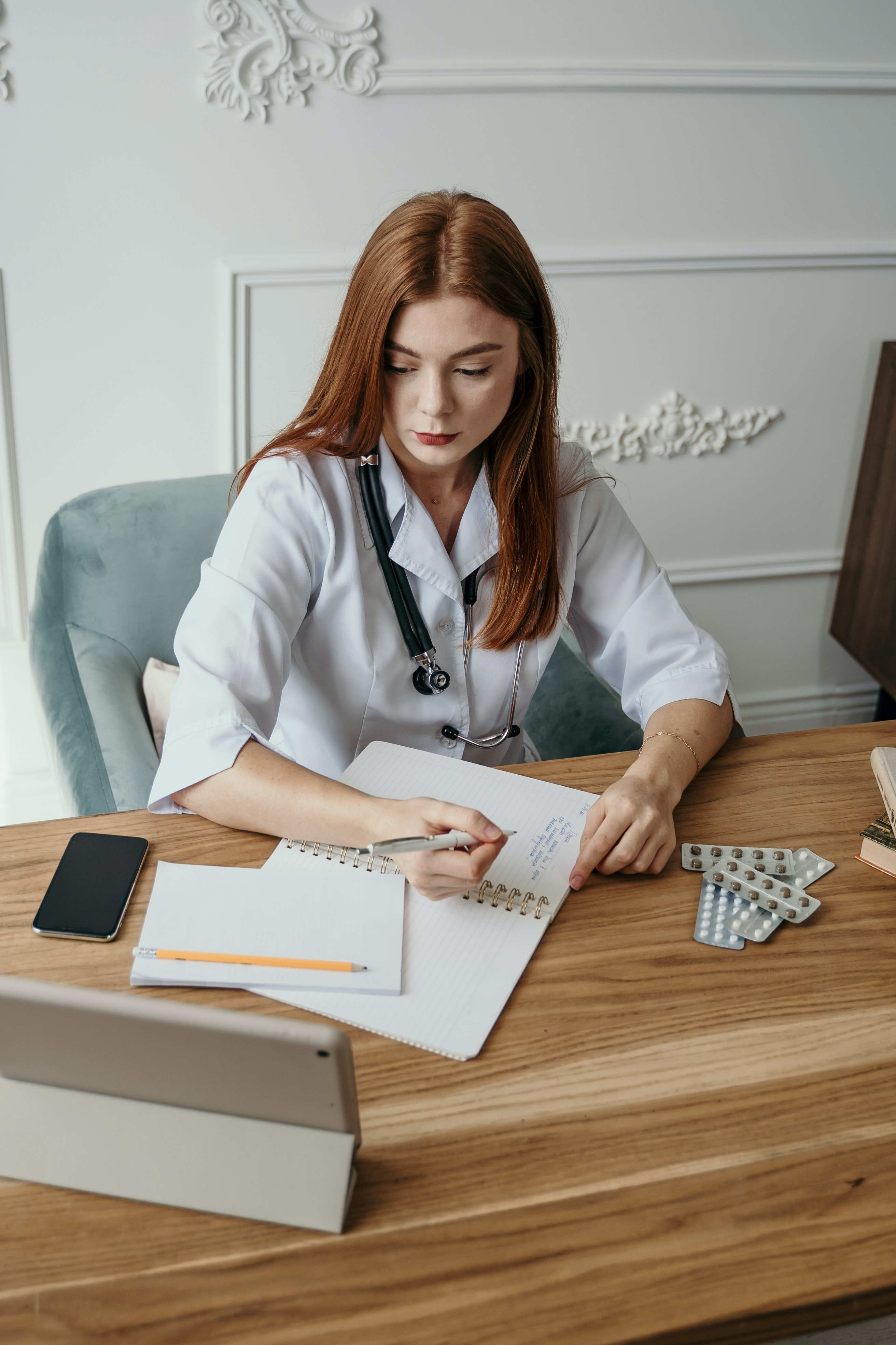Why are more Quebec family doctors leaving the public health system?