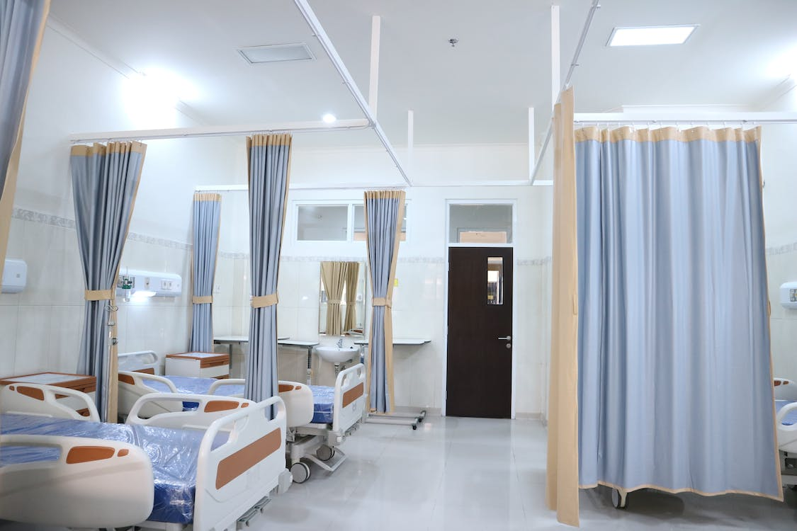 What is the government's reasoning behind having 4 patients in a single long term care room?