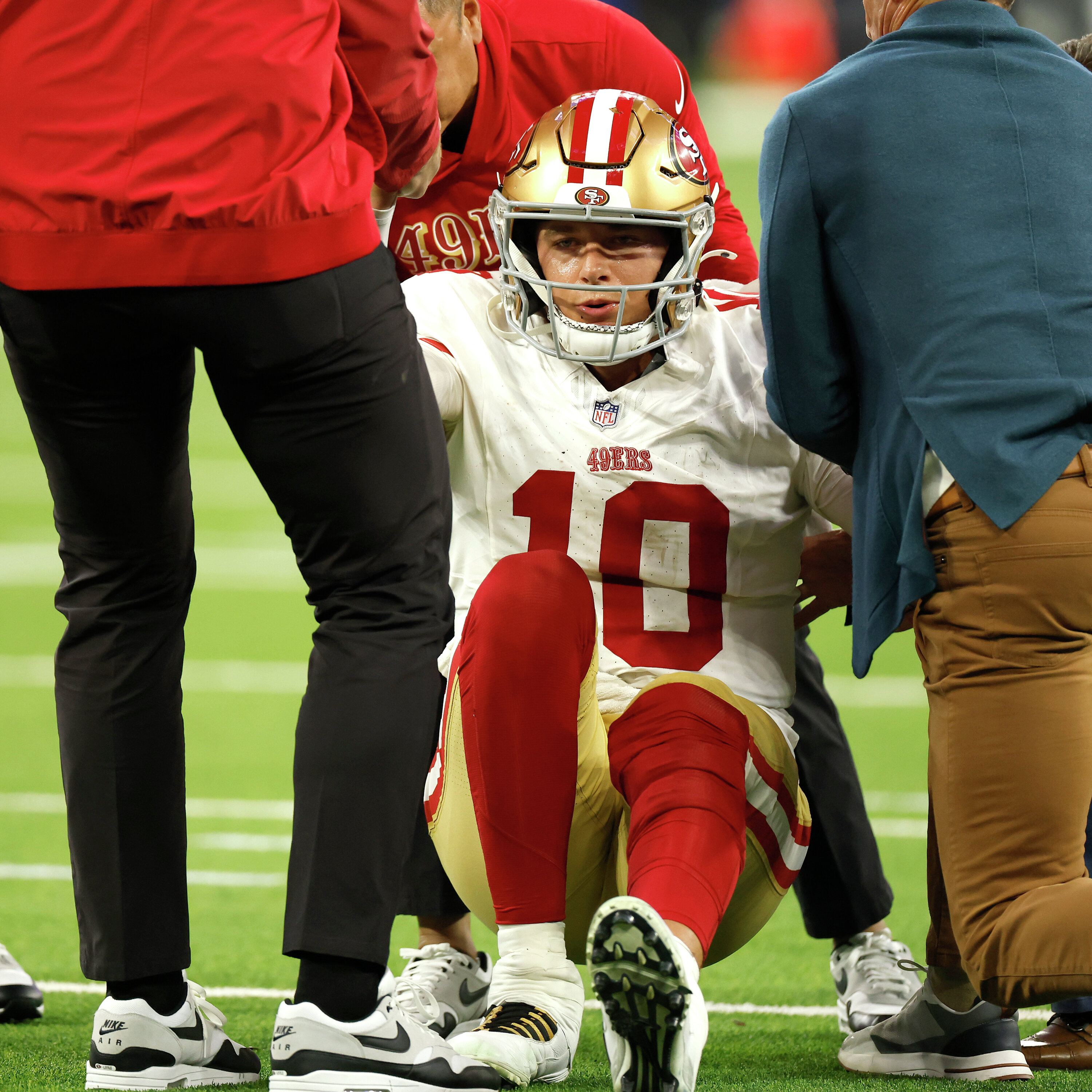 En dépit des blessures, les 49ers et Mac Jones se sauvent avec la victoire! episode artwork