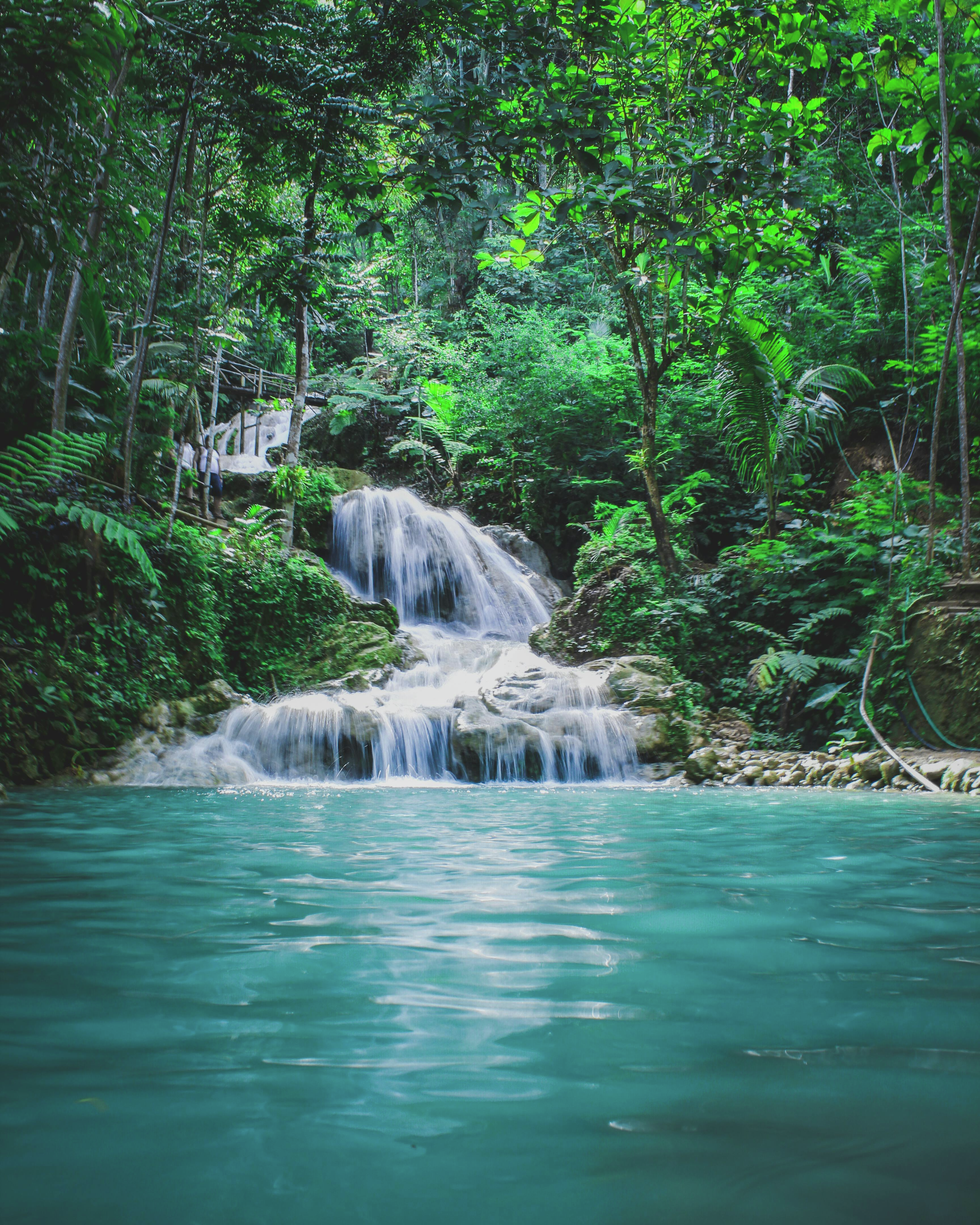 New poll suggests Ontario voters could put Bonnie Crombie in opposition, Liberal leadership contender Chandra Arya says the party told him he won’t be able to run and Trump wants our water. 