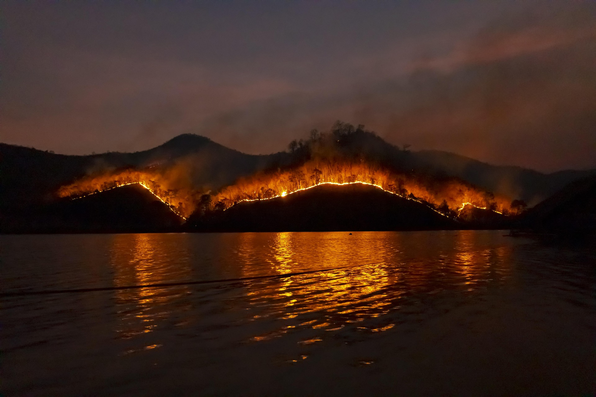Hour 3: Fire Engulfs Ontario - Toasts not Tariffs - Round 2 episode artwork