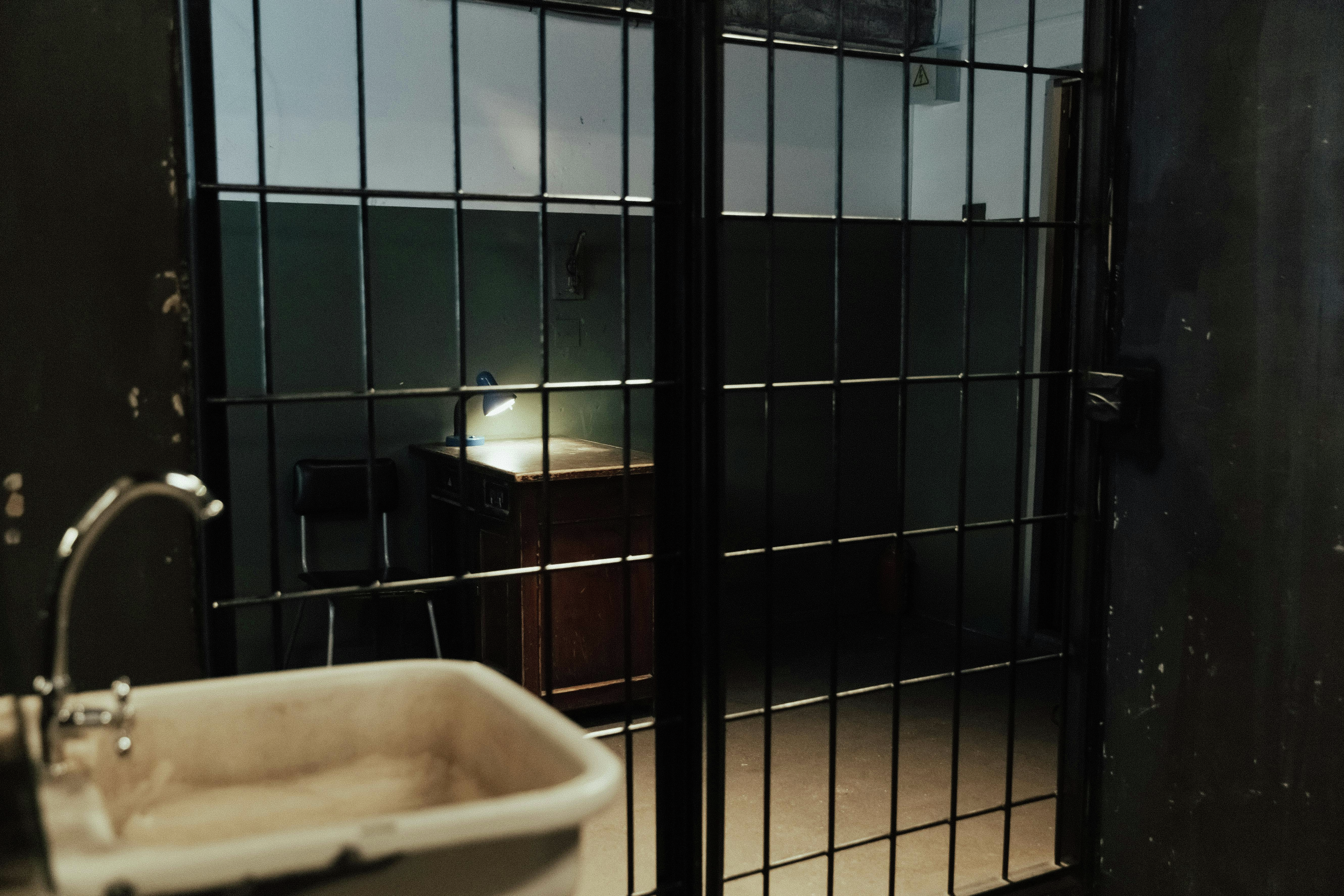 Pressure from the populace got Disney to return Jimmy Kimmel to the airwaves tonight from his indefinite suspension, Ontario is pushing for the return of mandatory minimum sentences and free for all round two. episode artwork