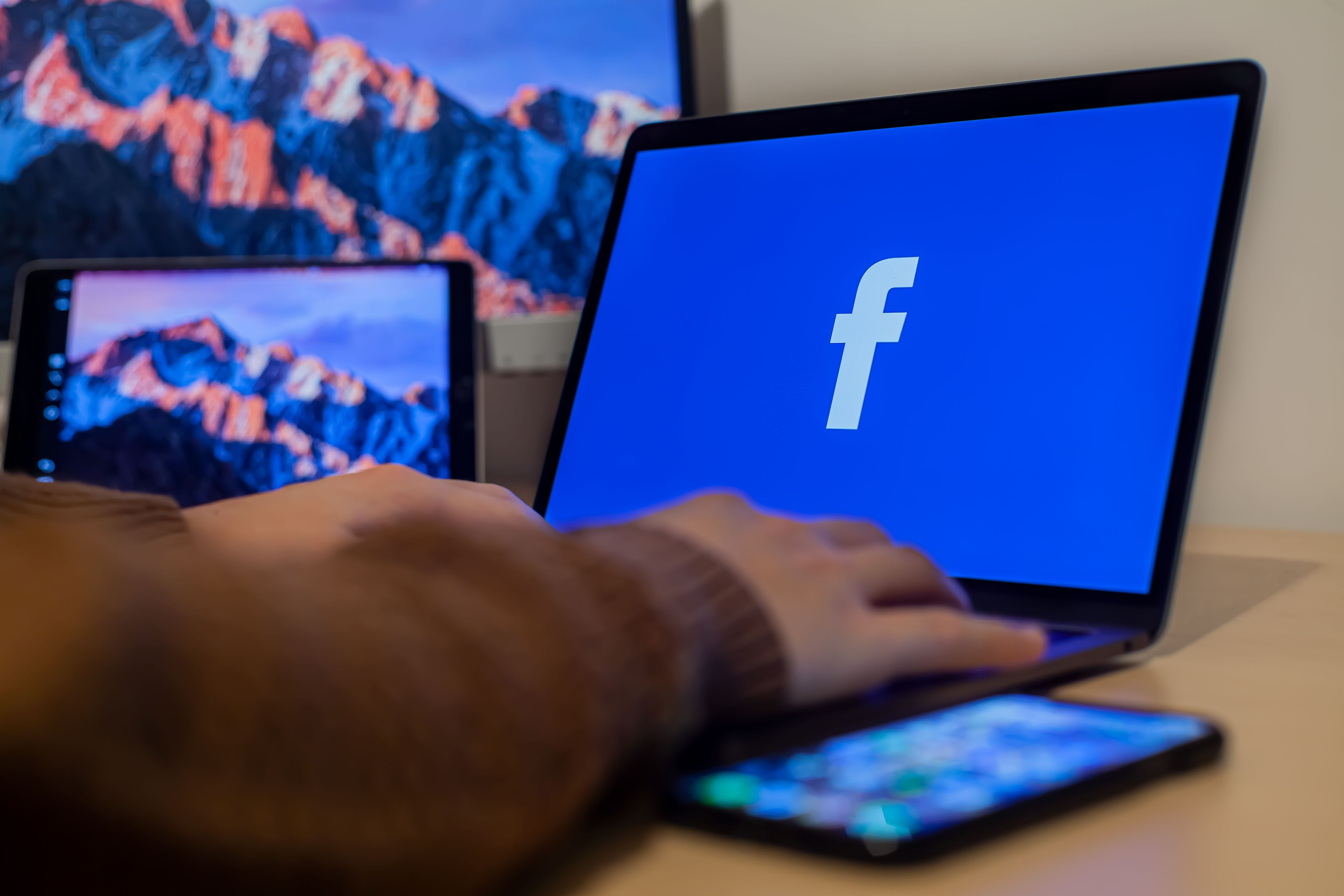 Hour 2- The Five Things You Need to Know, are retaliatory tariffs the wrong approach, Facebook parent company Meta settling a landmark child harm claim in California for US$18 billion and promises changes to its platforms and free for all round one. episode artwork