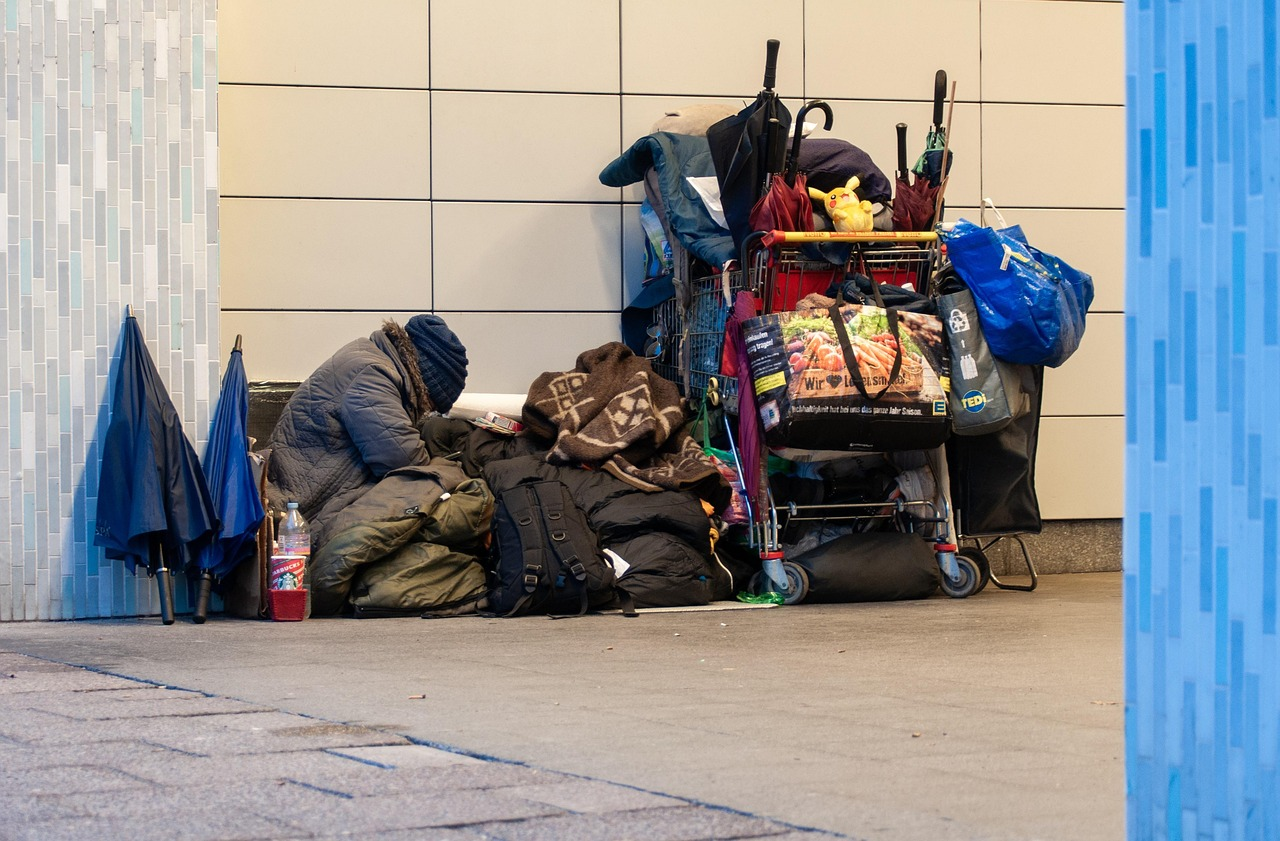 Hour 1: Toronto to prioritize removing encampments within 50 metres of schools, Chow asks province to cover cost of crossing guards, traffic safety cops and Eating more ultra-processed foods tied to increased risk of early-onset colorectal cancer. episode artwork