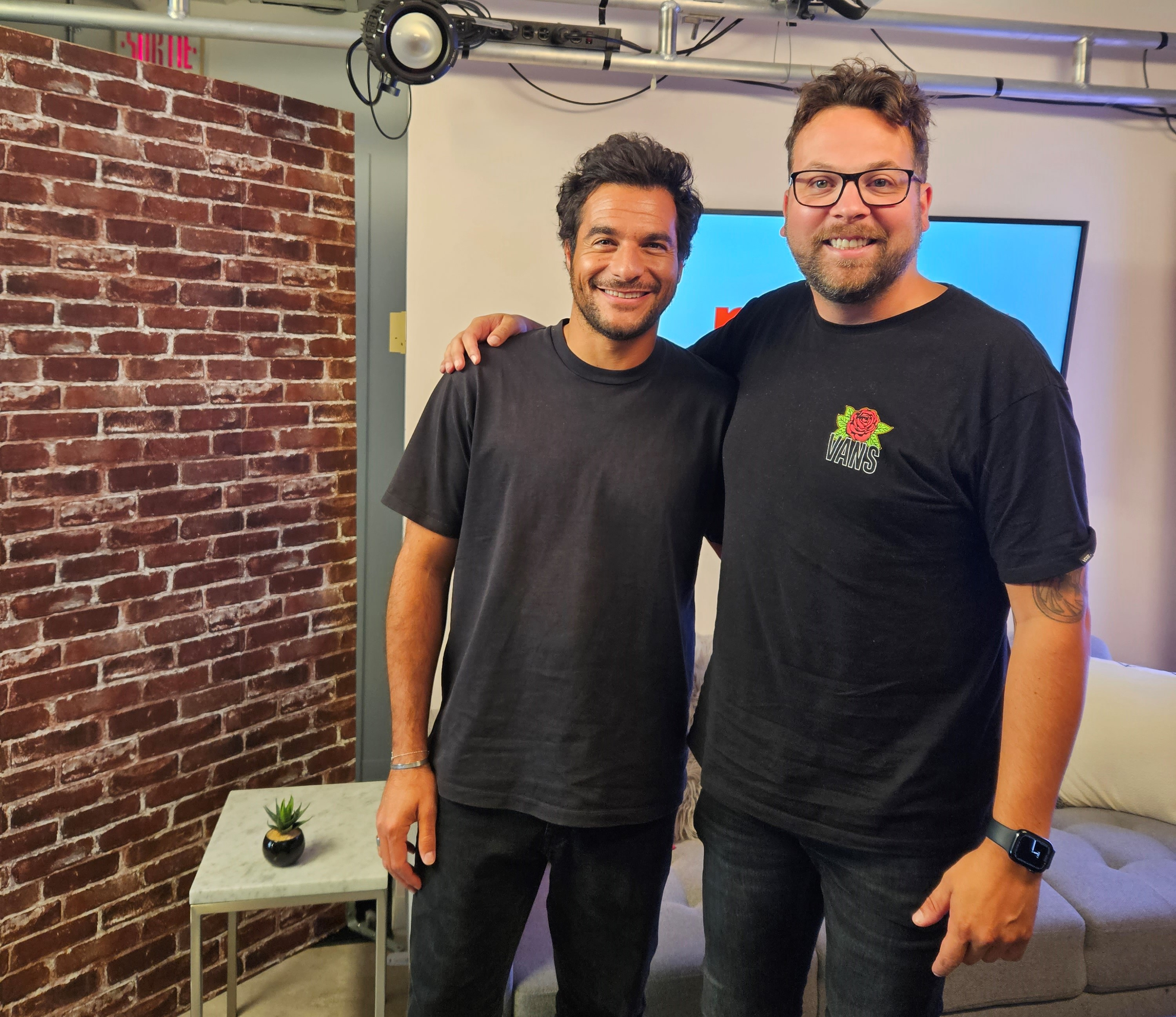 Phil brunche avec Amir (1+1, On dirait) episode artwork