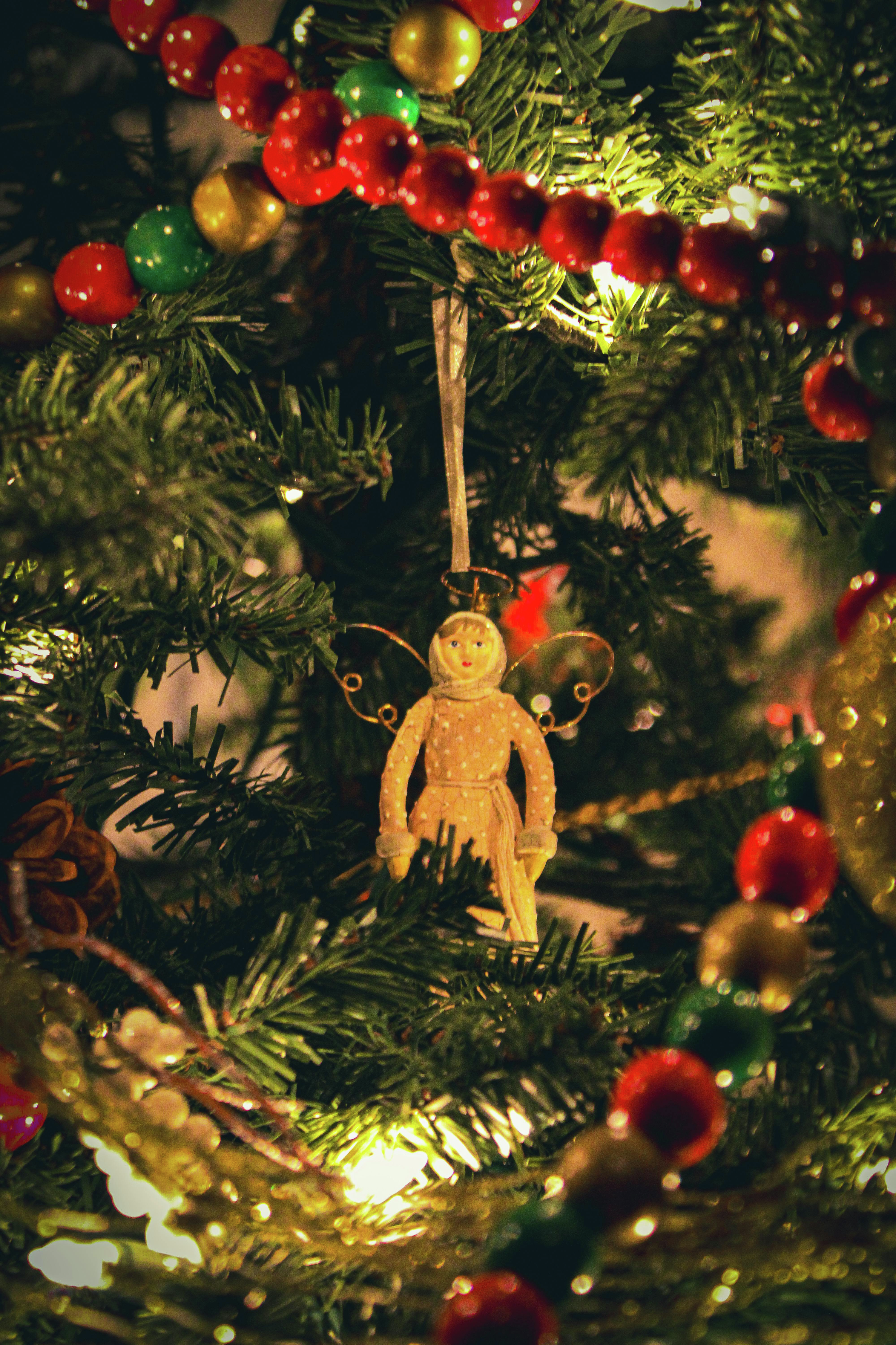 Heart Warming Story Behind Michael Buble's New Christmas Song & More Must See TV! 