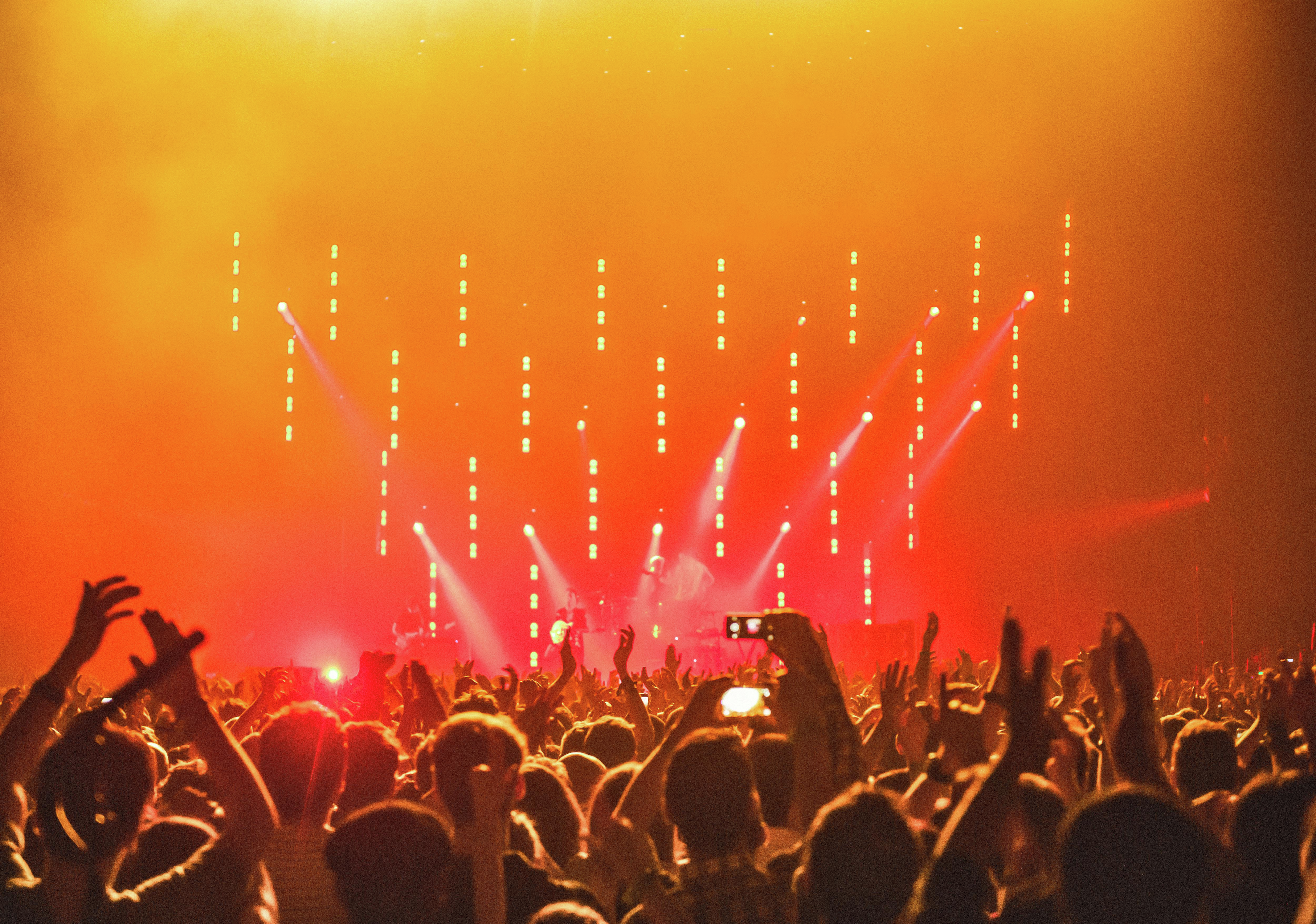 Ariana Grande's Thoughtful Response To Body Shaming & Top Binge Worthy TV Shows 