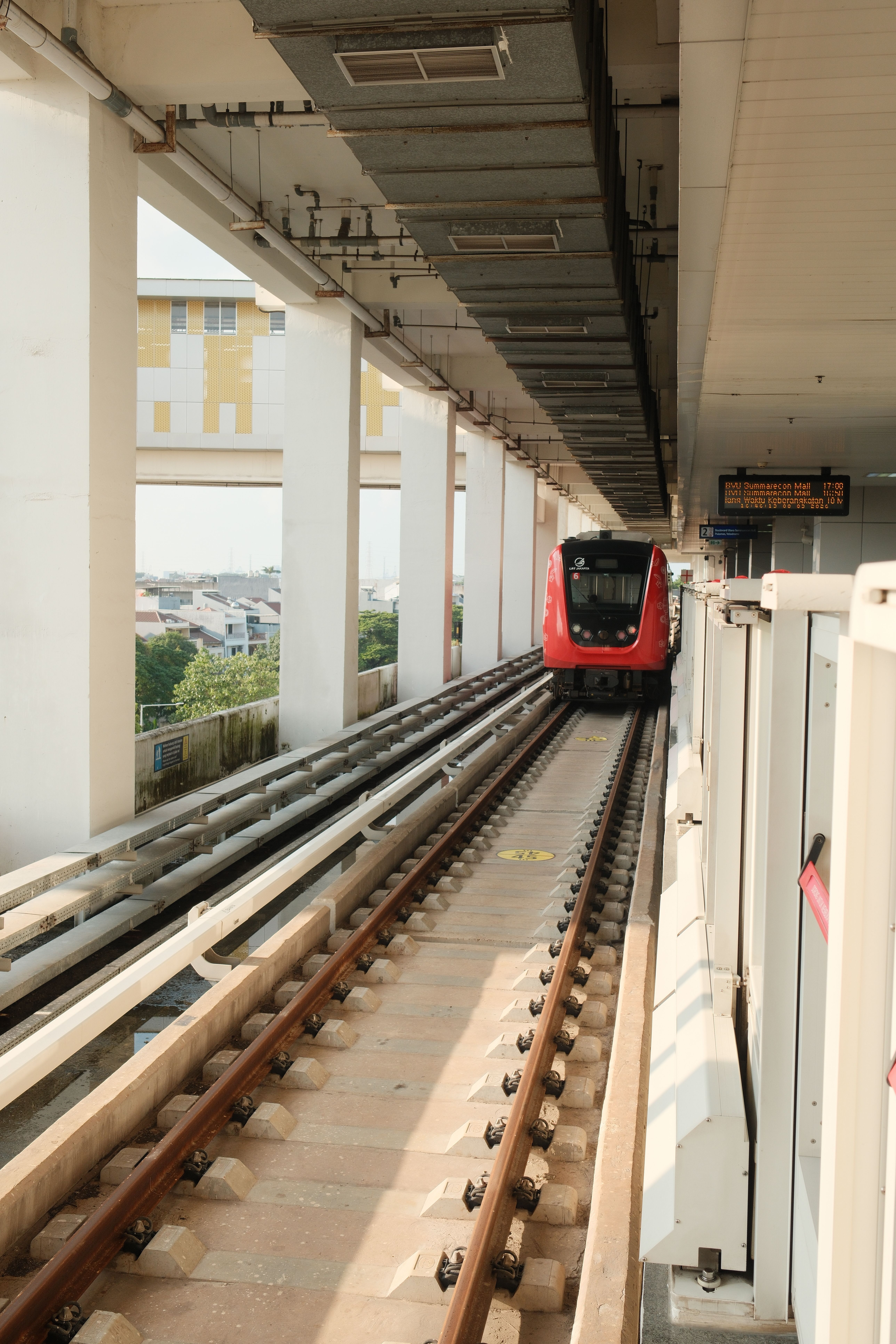 David Wojcik, president and CEO of the Mississauga Board of Trade, tells @MooreintheAM how the Hazel McCallion LRT construction likely won’t be done until 2027. episode artwork