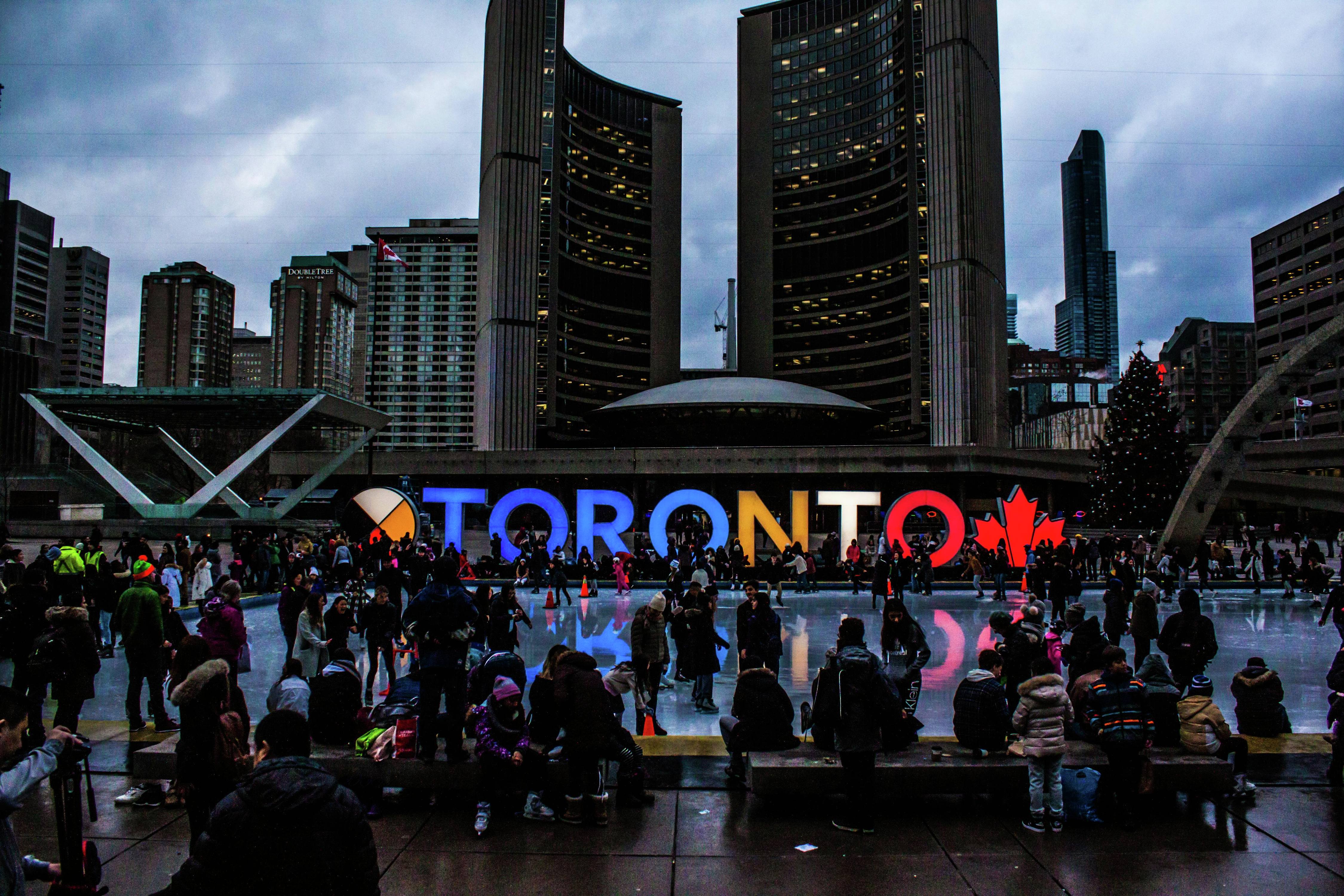 Have the Blue Jays replaced the Maple Leafs as Toronto's top team? @Lizzzzzzzzzzy McGuire, super fan and co-host of the Jay Bird Watching podcast explains to @MooreintheAM. episode artwork