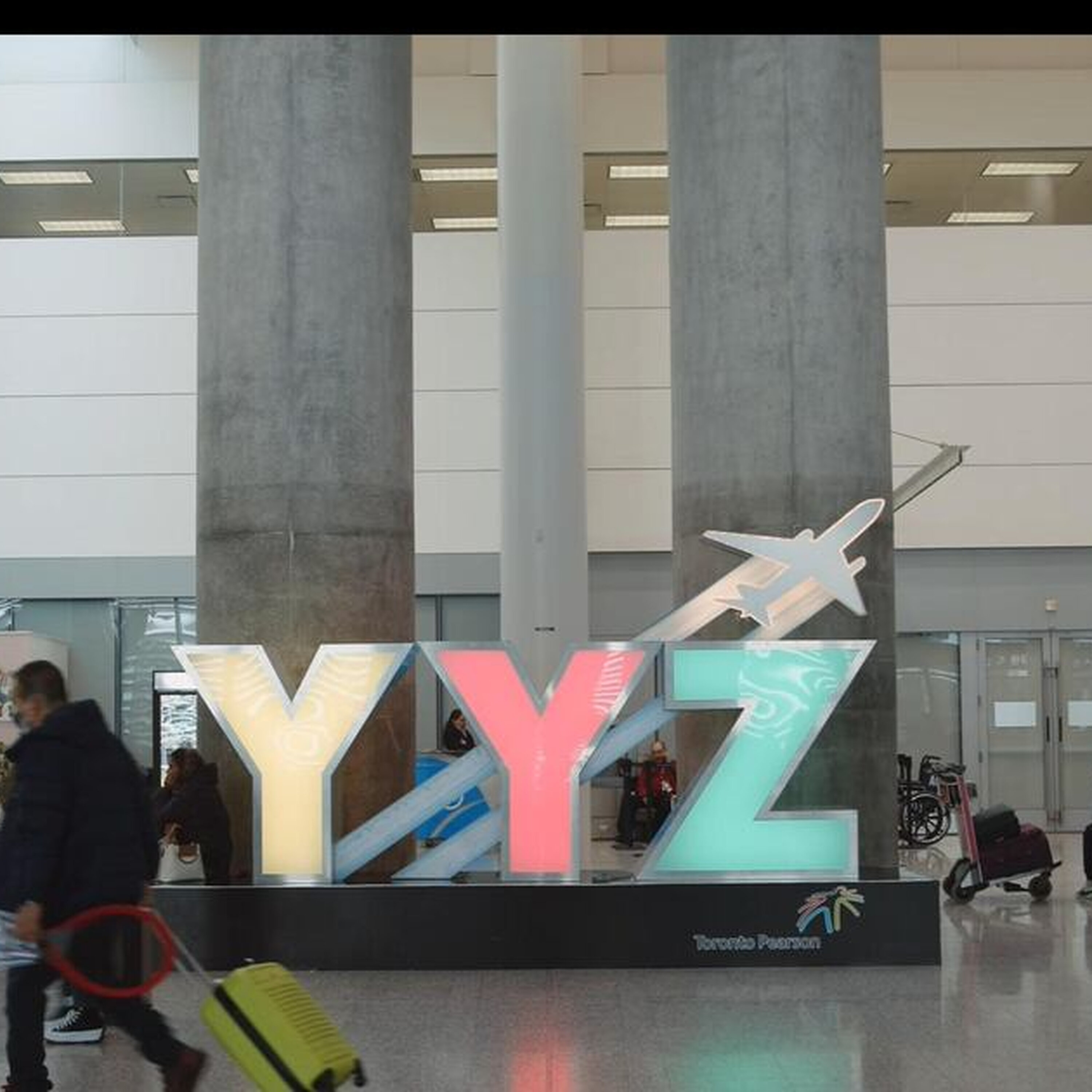 Why are bots writing inaccurate articles about operations at Pearson Airport? @millandmaitmom talks with @carmilevy