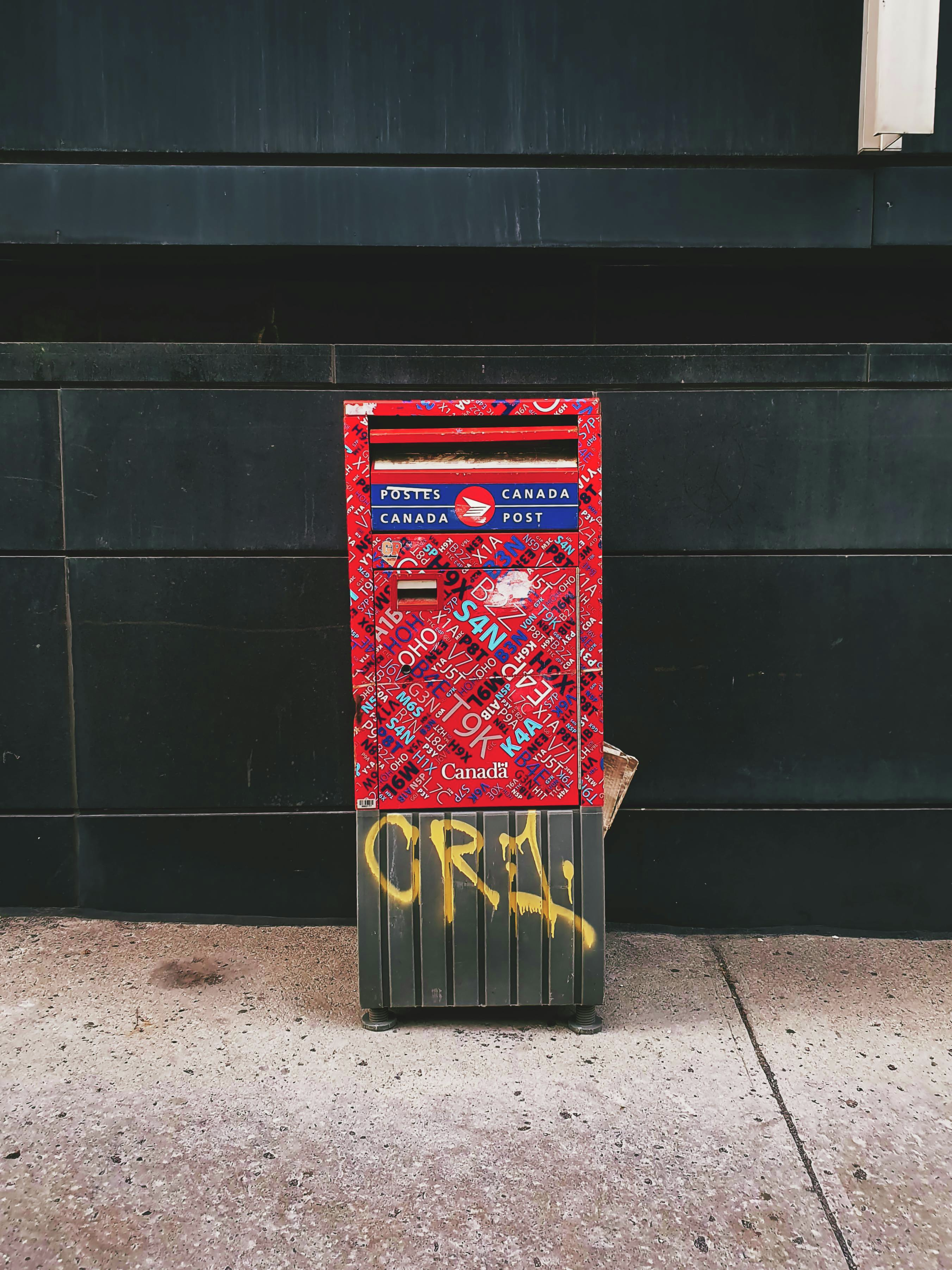 Canada Post looks to end door-to-door delivery, among several new changes to keep the mail carrier solvent. @Ming_Hu, Professor of Operations Management at the Rotman School of Management and @LTamblyn Watts, CEO of @CanAgeSeniors weigh in on @MooreintheA