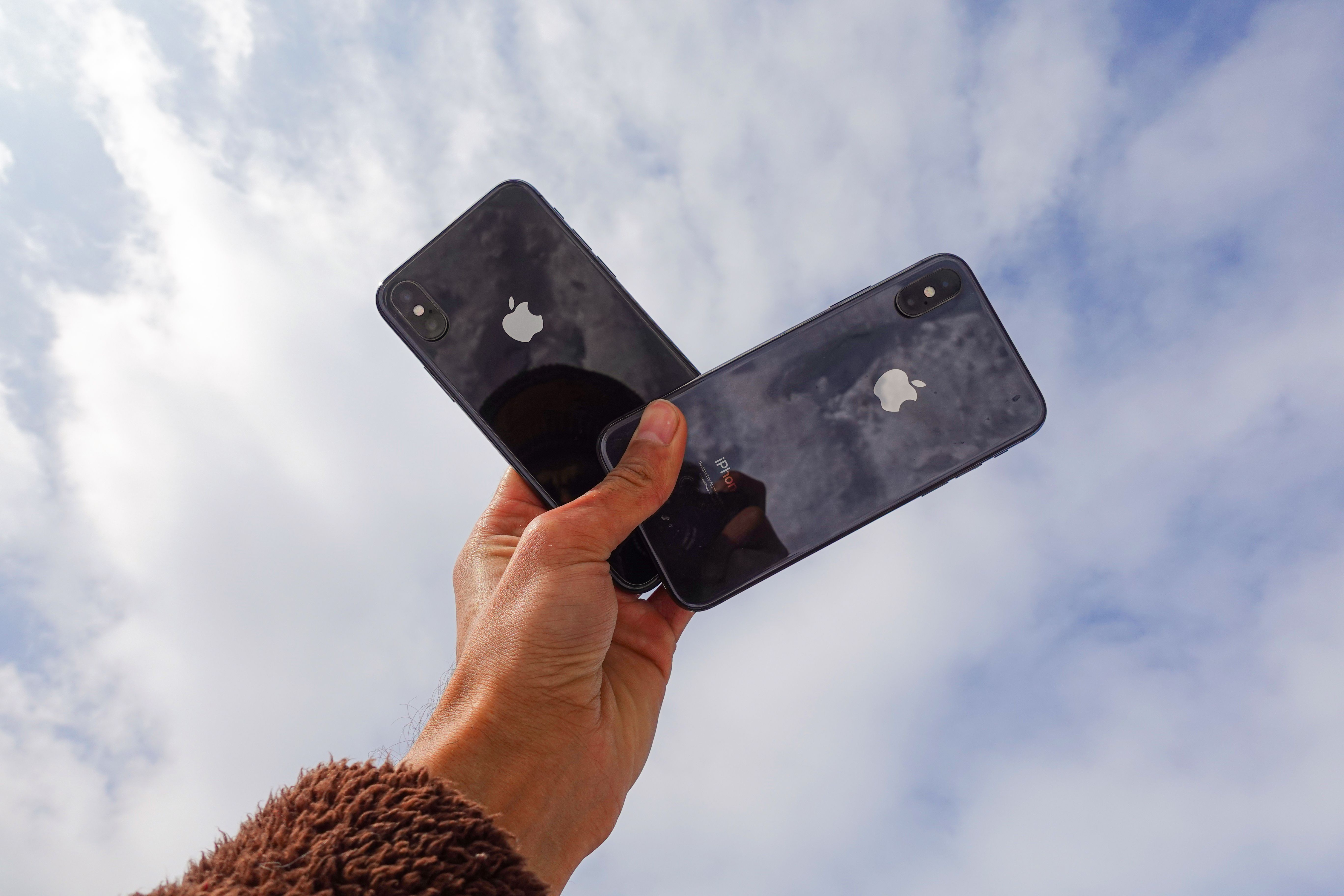 AI and Tech expert Mohit Rajhans joins @MooreintheAM to break down the federal government announcement on a free course to teach the basics of AI to all Canadians. Plus: Apple has a new phone coming, but it will cost you. episode artwork
