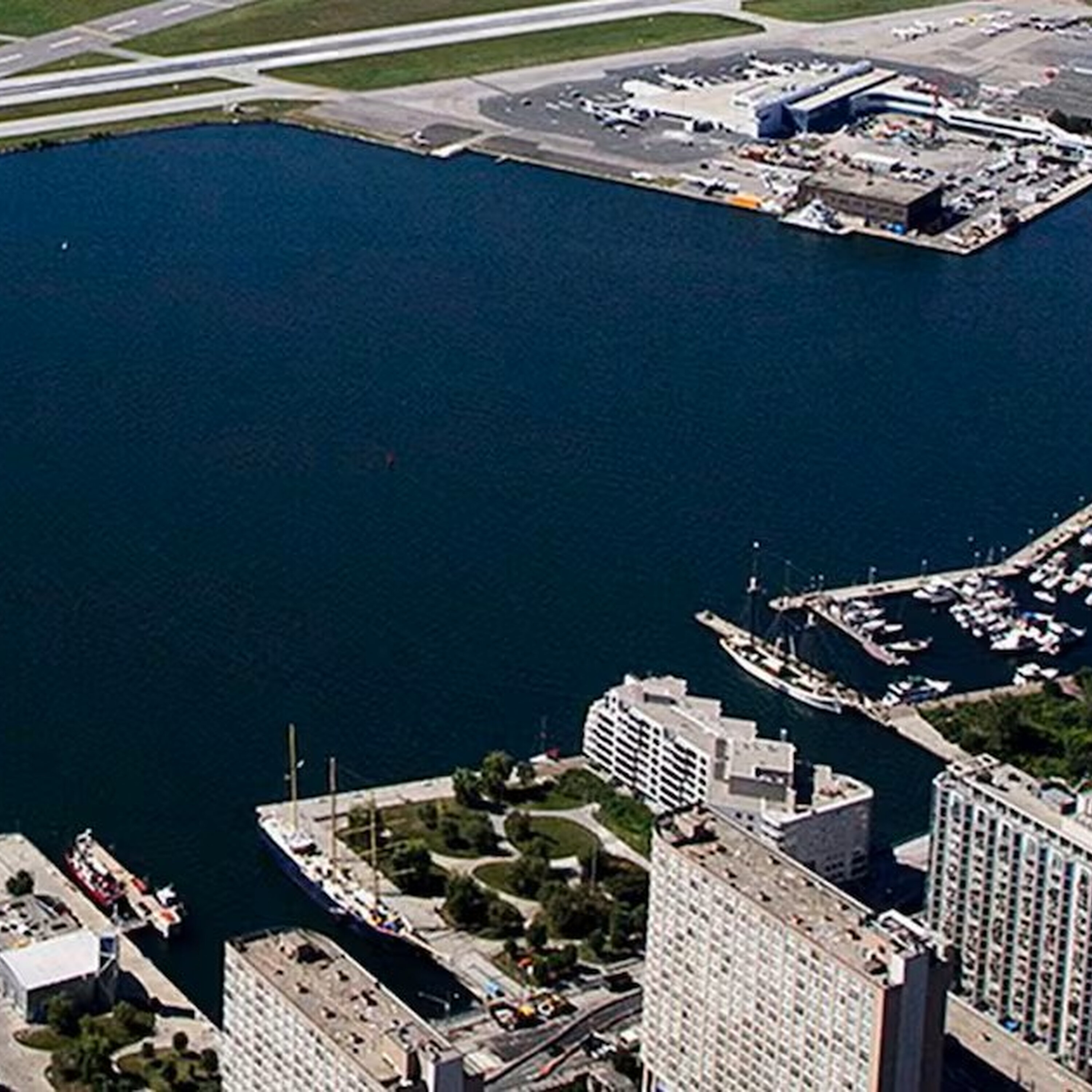 Deb @millandmaitmom talks with Toronto Sun columnist @brianlilley, about the federal government's decision to step back from plans that could have expanded Billy Bishop Toronto City Airport episode artwork