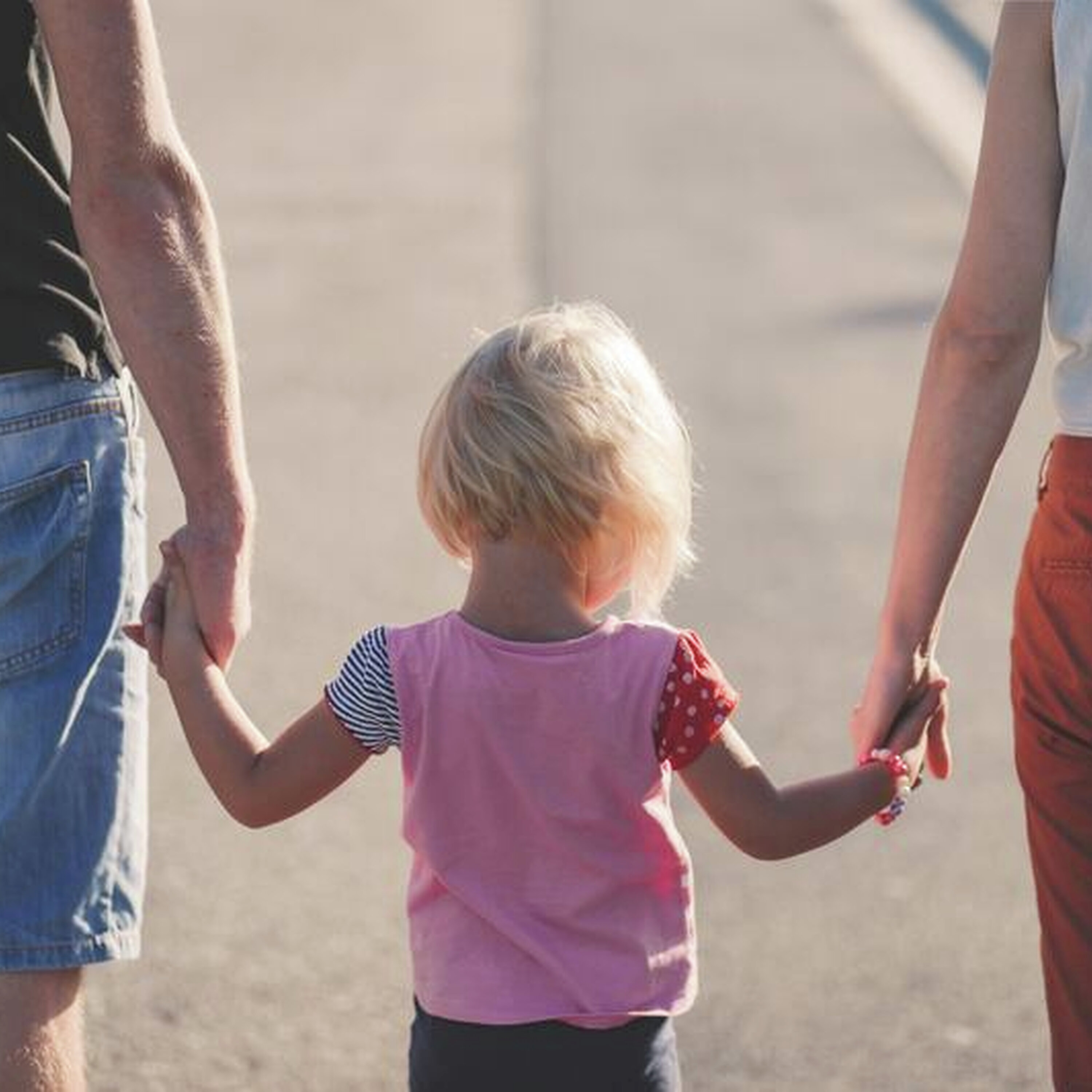 How do you talk with your kids about separations? @millandmaitmom chats with Dr. Nina Mafrici, Clinical Psychologist about tough conversations