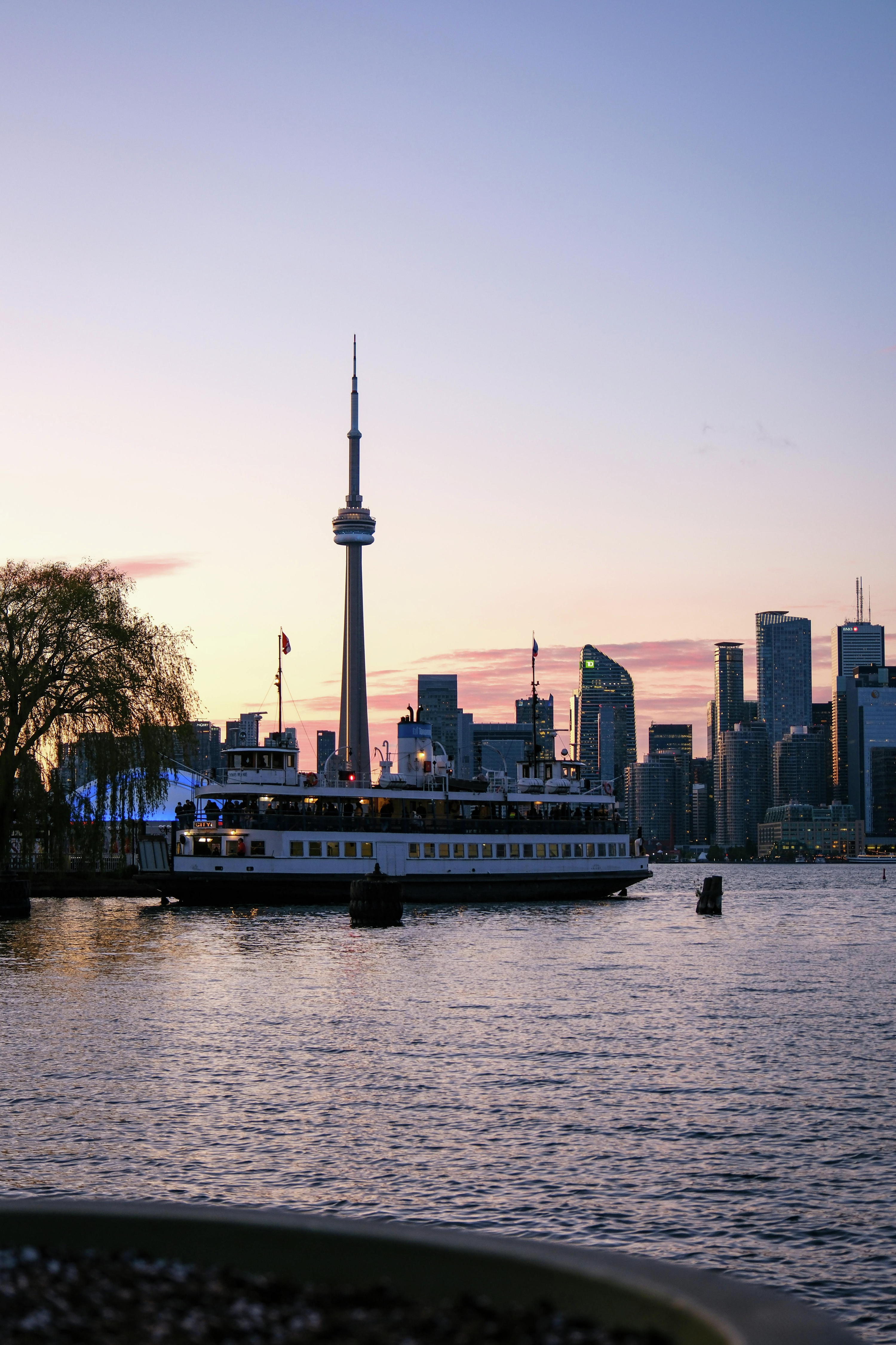 "As the residential population on the east end grows, it could become part of a commuting route." Chris Glaisek at @WaterfrontTO tells @MooreintheAM about a pilot ferry shuttle service along Lake Ontario for the next three years. episode artwork