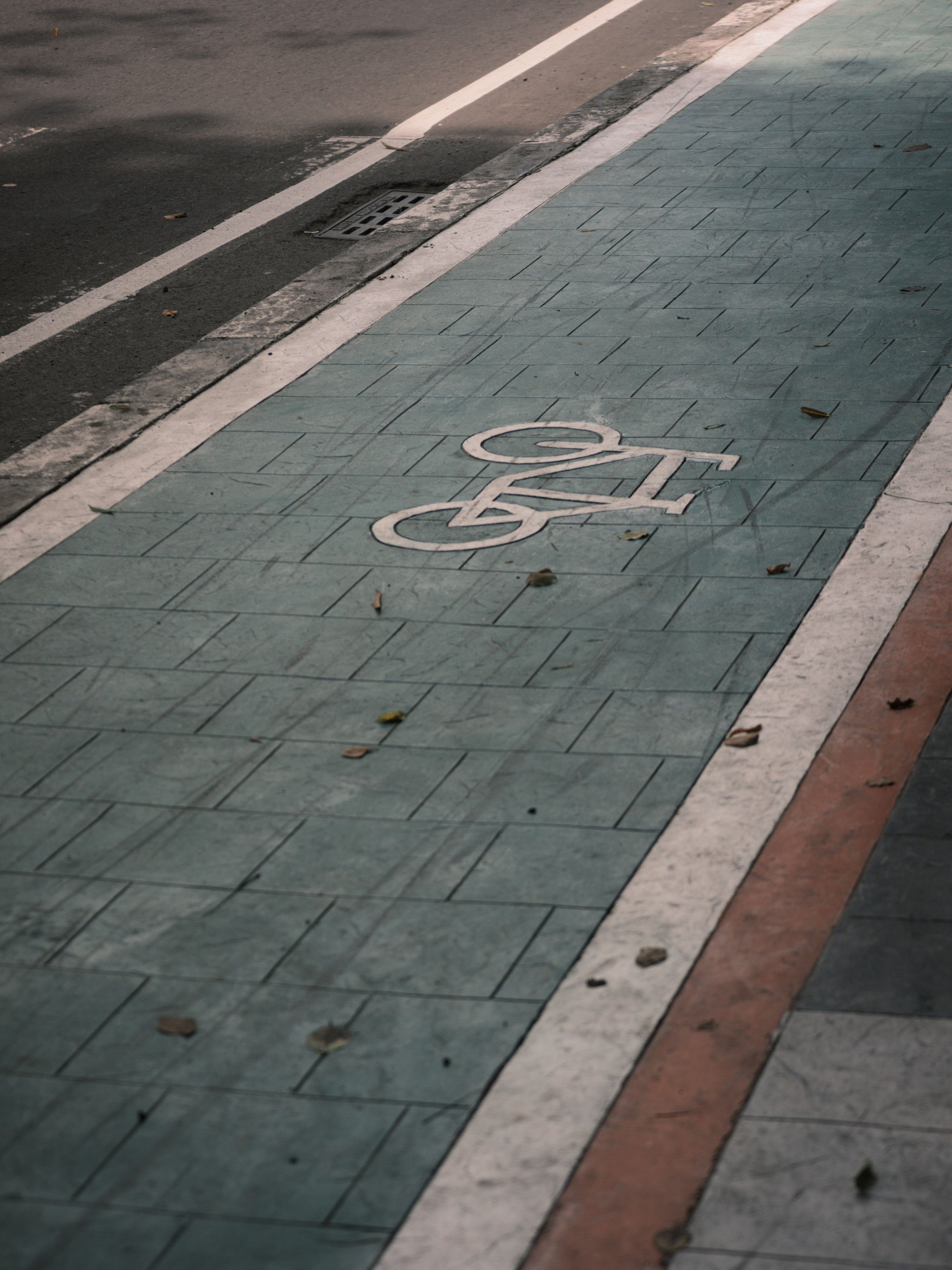 David Shellnutt, @TheBikingLawyer, tells @MooreintheAM why cyclists are pushing back on Brad Bradford's election proposal to pull out the west end bike lanes. episode artwork