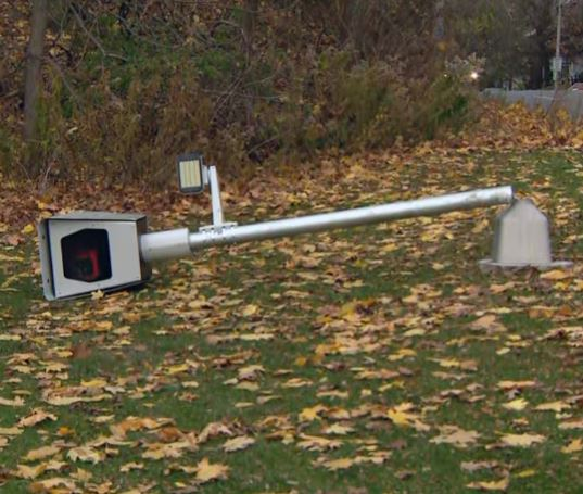 Jim @jimrichards1010 was taking calls on if listeners want to get rid of speed cameras. The Mayor of Newmarket @_JohnTaylor called in