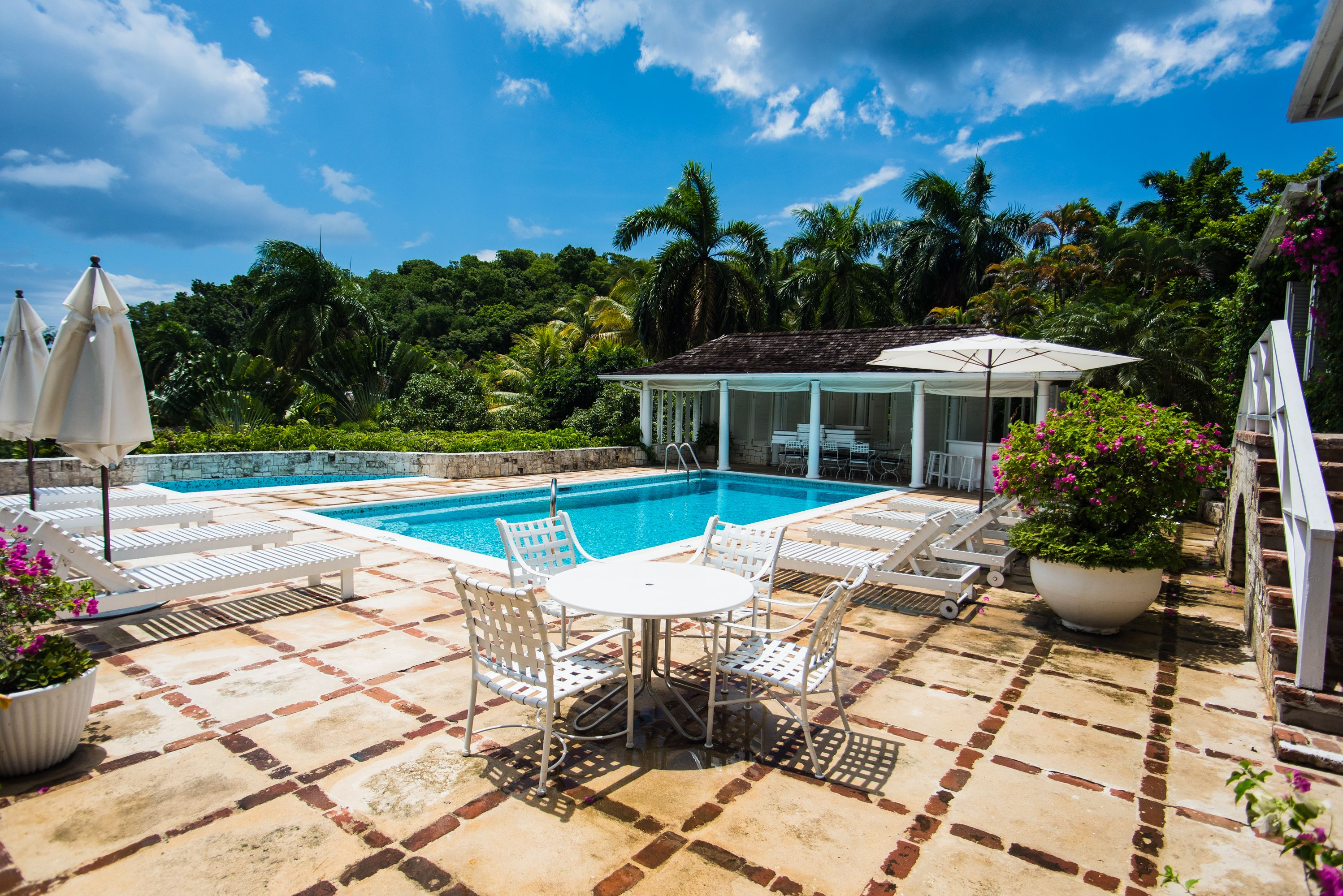 The Trillium's @JackHauen tells @MooreintheAM how the PC party spent nearly $3,000 in donor and taxpayer money on a pair of five-star, all-inclusive resorts in Jamaica. episode artwork