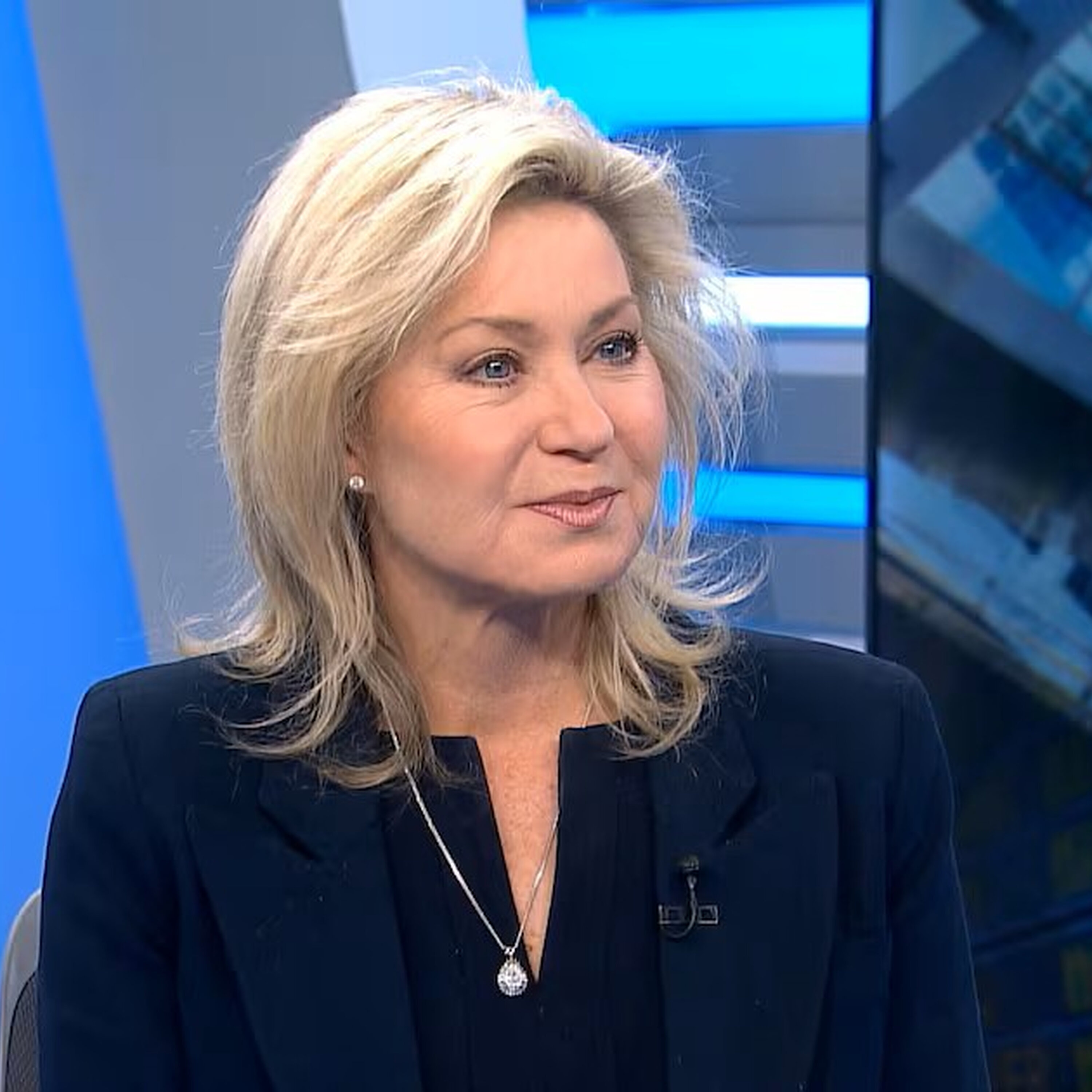 Deb @millandmaitmom talks with Bonnie Crombie (@BonnieCrombie) about the Mississauga mayoral race, the debate over a proposed data centre, and the increasingly heated campaign on social media episode artwork