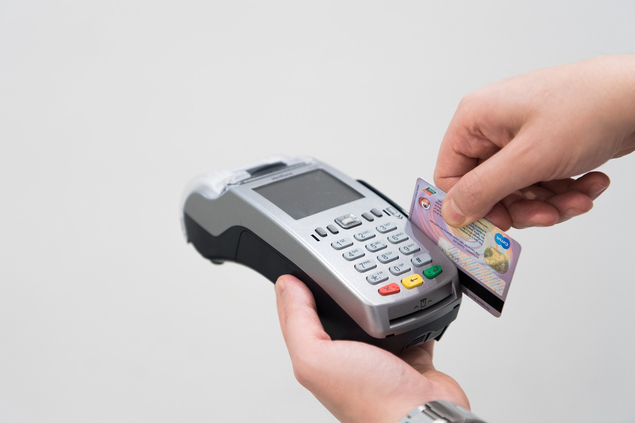 "I’m asked to tip before my food even arrives." Financial commentator @PreetBanerjee explains to @MooreintheAM how tipping has turned into a wage-subsidization tactic. 