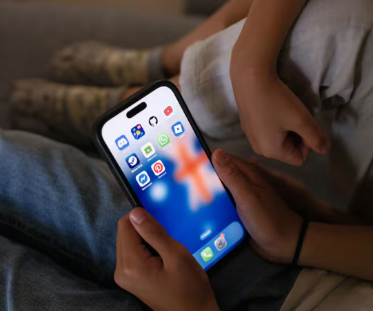 Should there be an age limit on social media? episode artwork