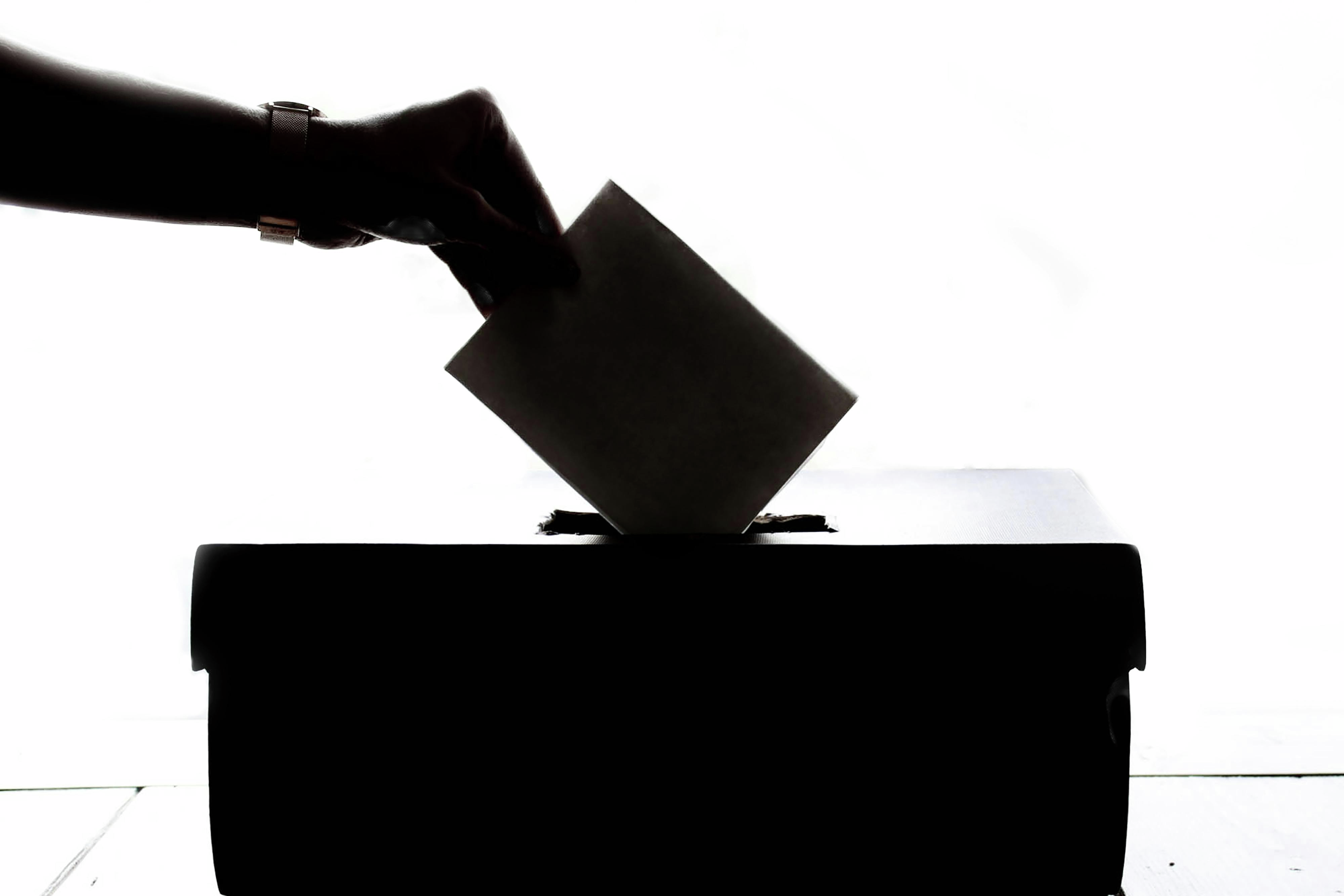 Carney's Liberals could form a majority government today. What does that mean? episode artwork