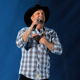 Garth Brooks Makes Woman Have A Baby