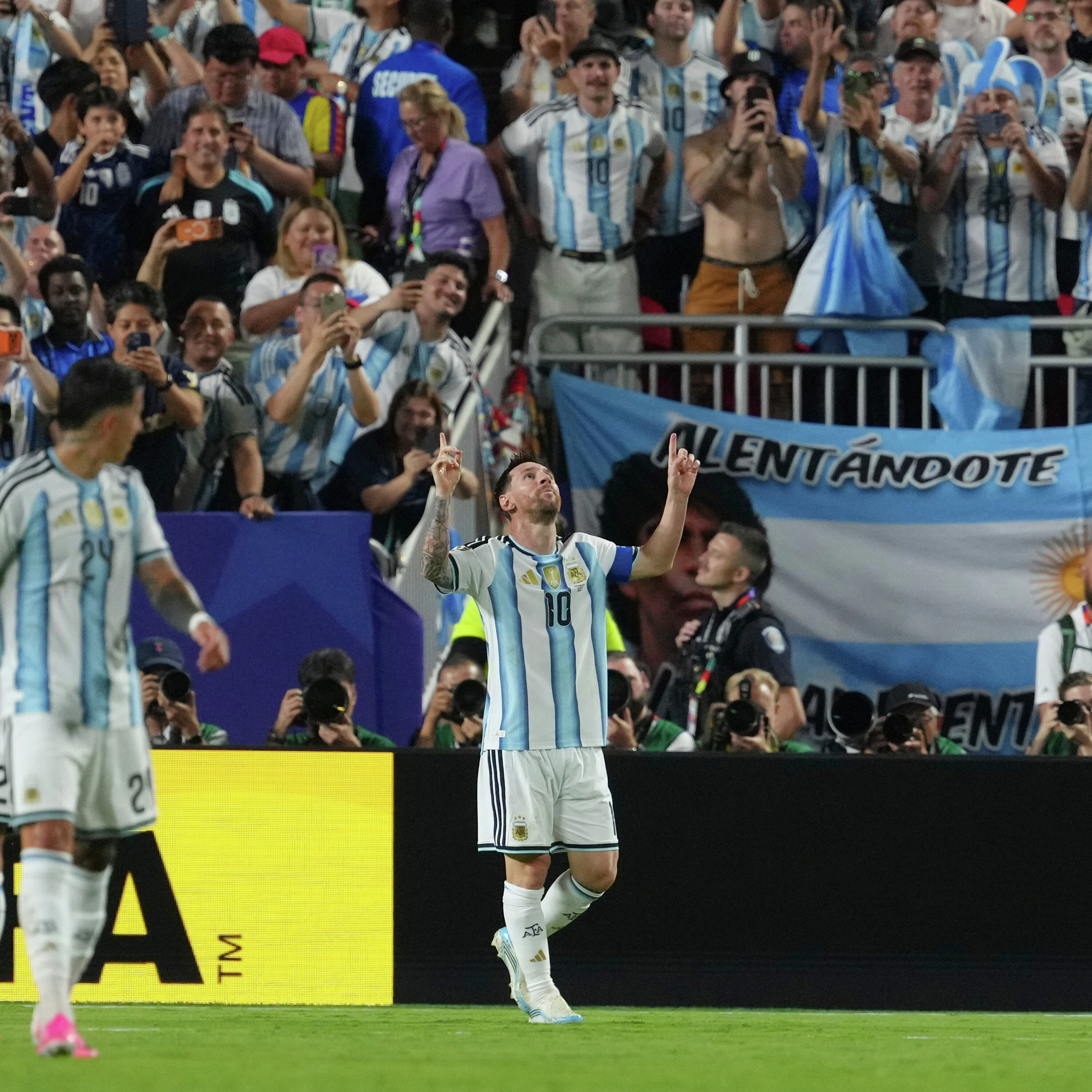 Hour 1 - Lionel Messi shines and makes history in Argentina's win + Noel Butler on Portugal's disappointing result episode artwork