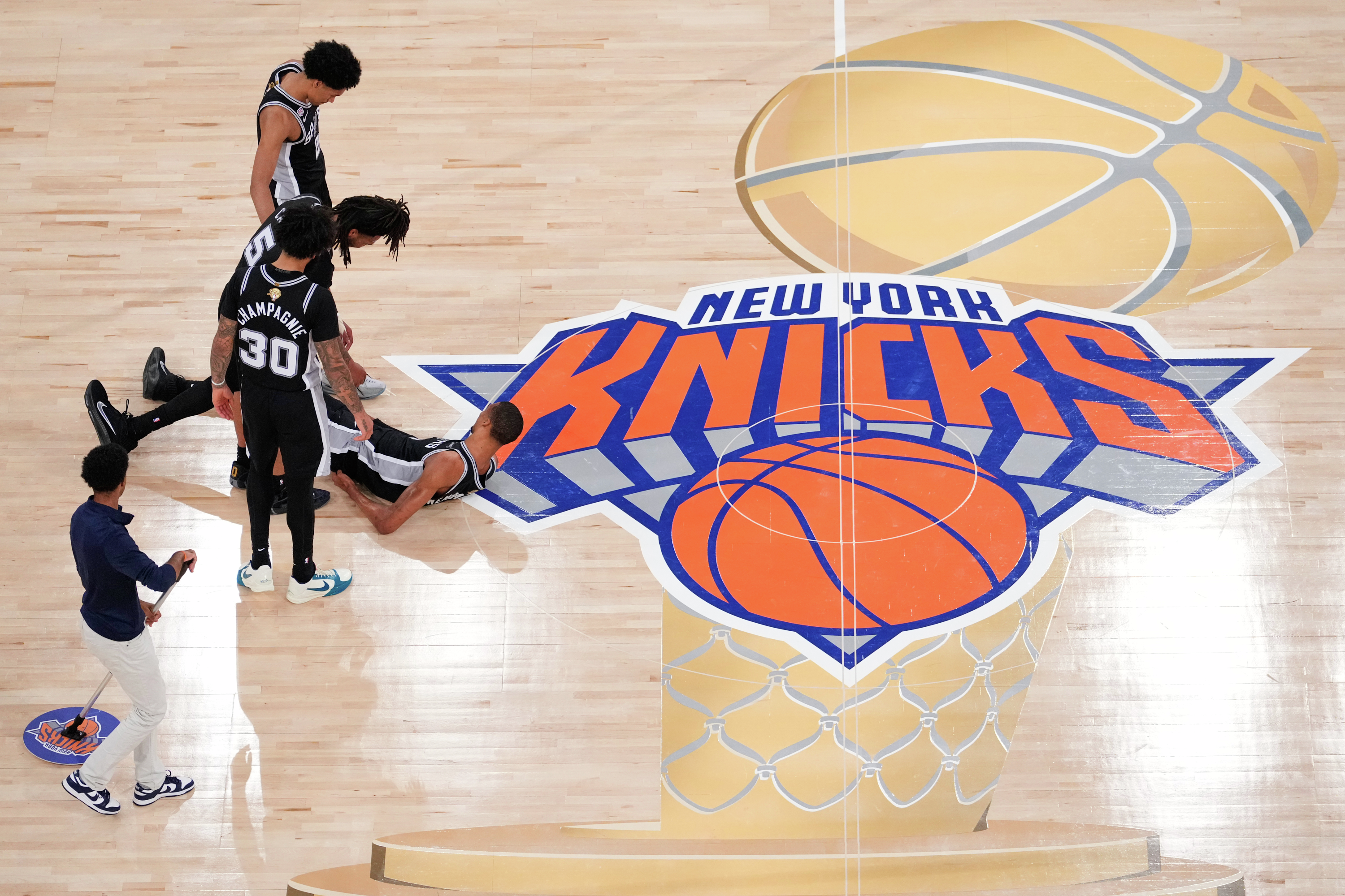 Hour 1 - Spurs make it a series after win at MSG + is John Tavares a Hall of Famer?