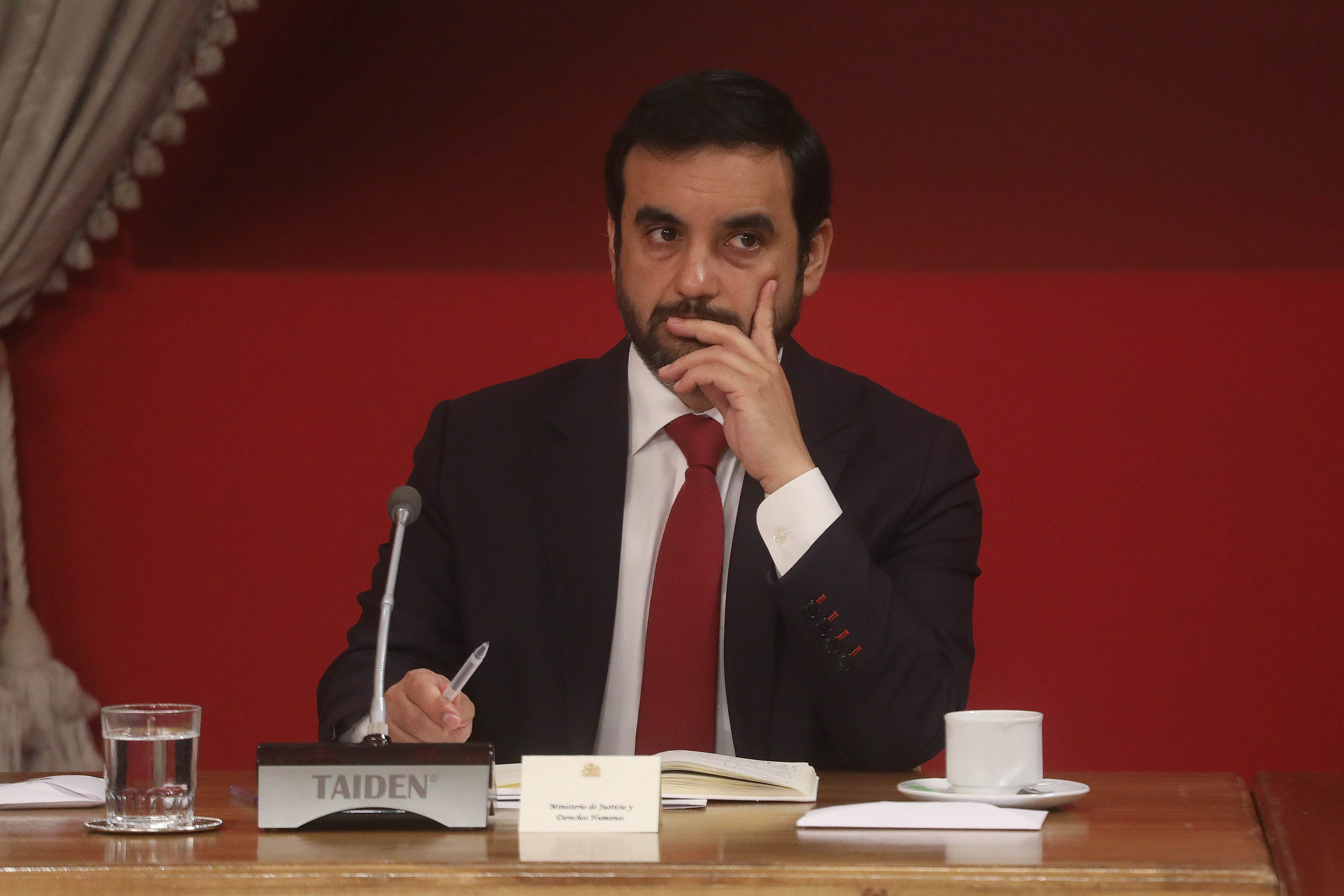Imagen de Ministro de Justicia y polémica por licencias médicas: 