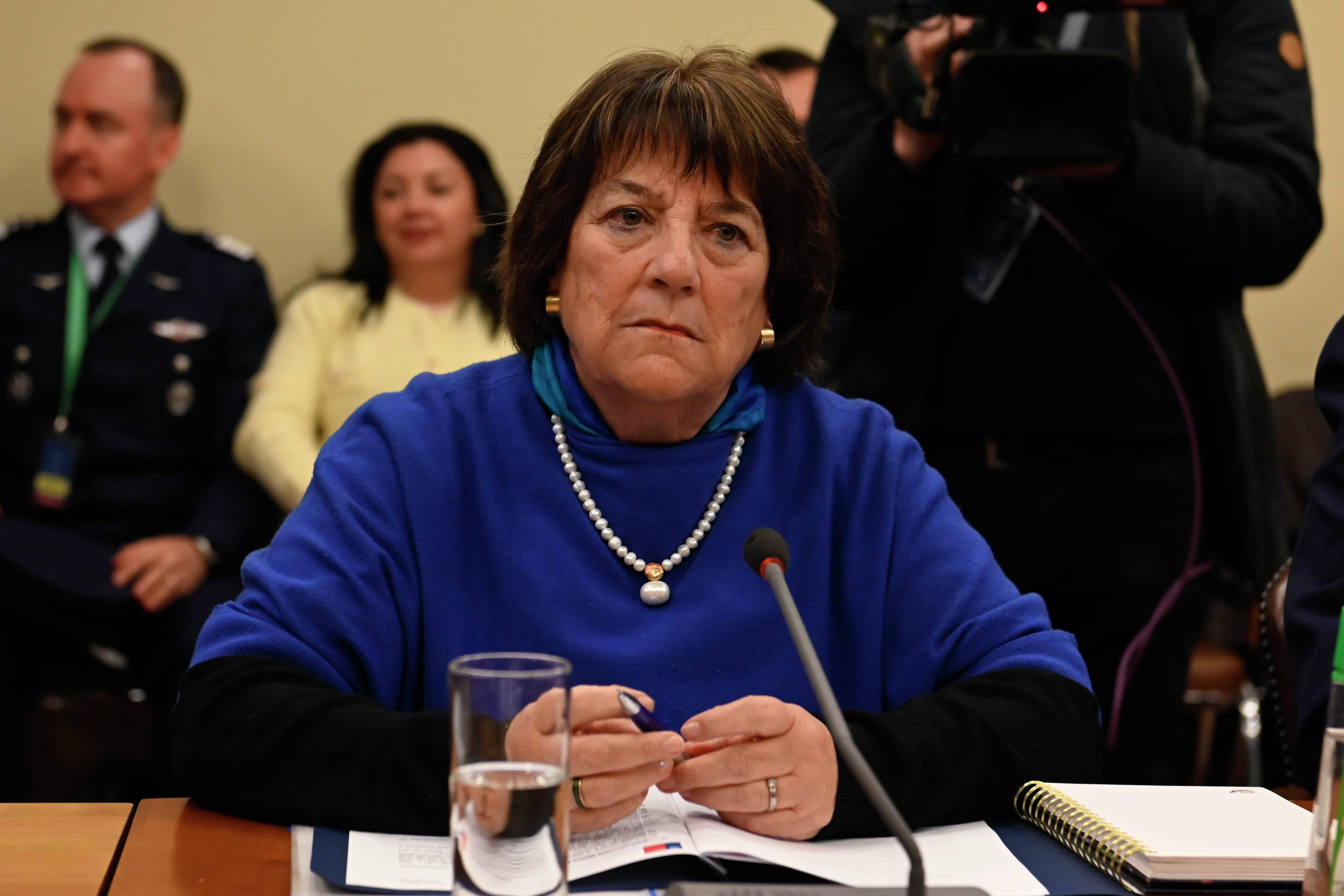 Imagen de Ministra Delpiano enfrenta los casos de narcotráfico en las FF.AA
