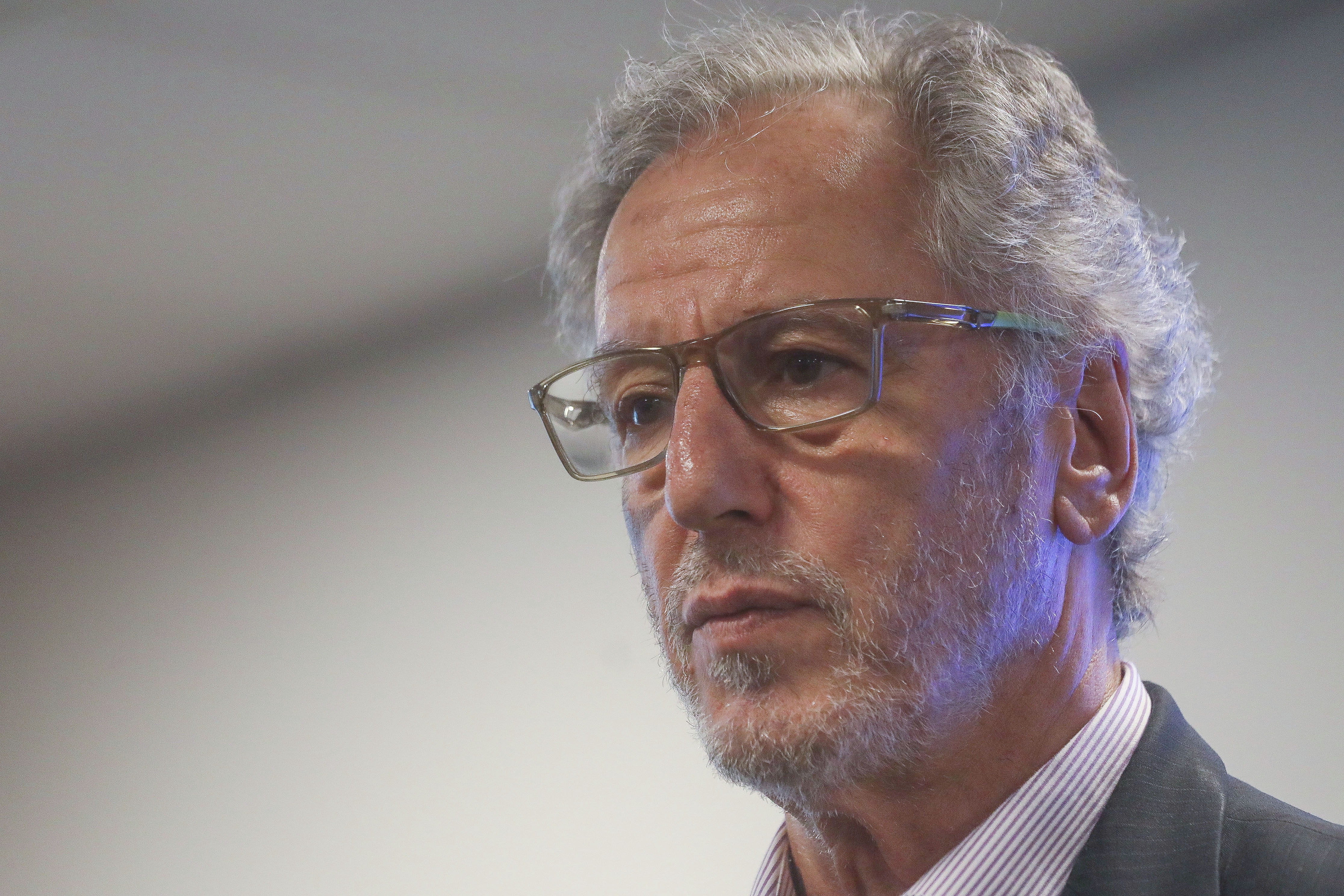 Imagen de Biministro de Economía y Energía  y compensación por cuentas de la luz: 