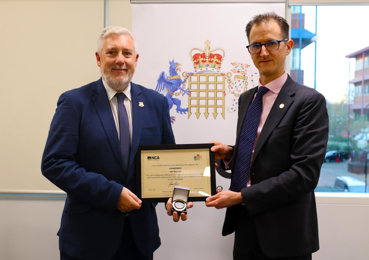 Two New Zealand investigators receive commendation from UK’s National Crime Agency