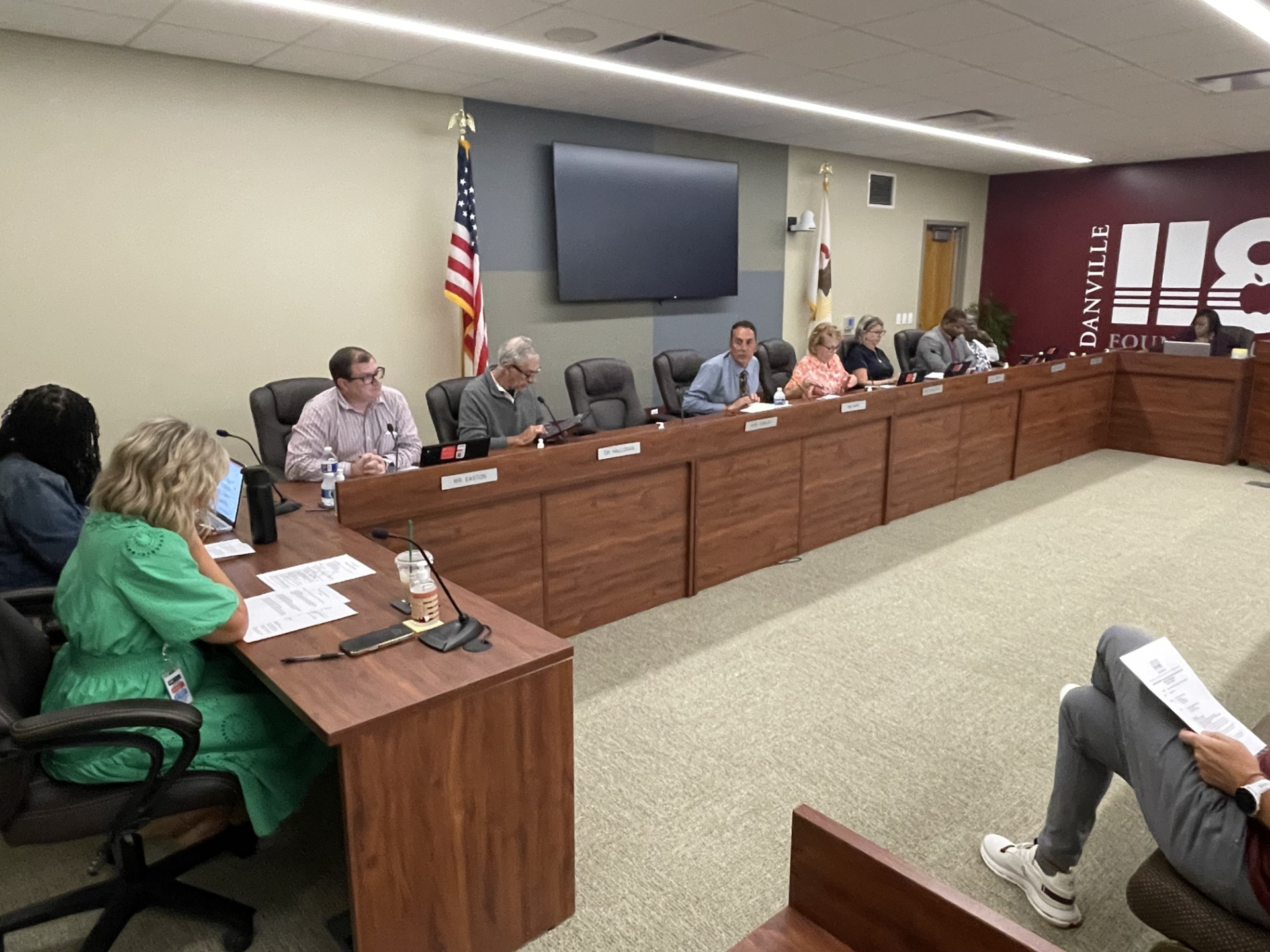 VCF News: Dist 118 - "Speaking to School District's Attorney" Policy is Reversed episode artwork