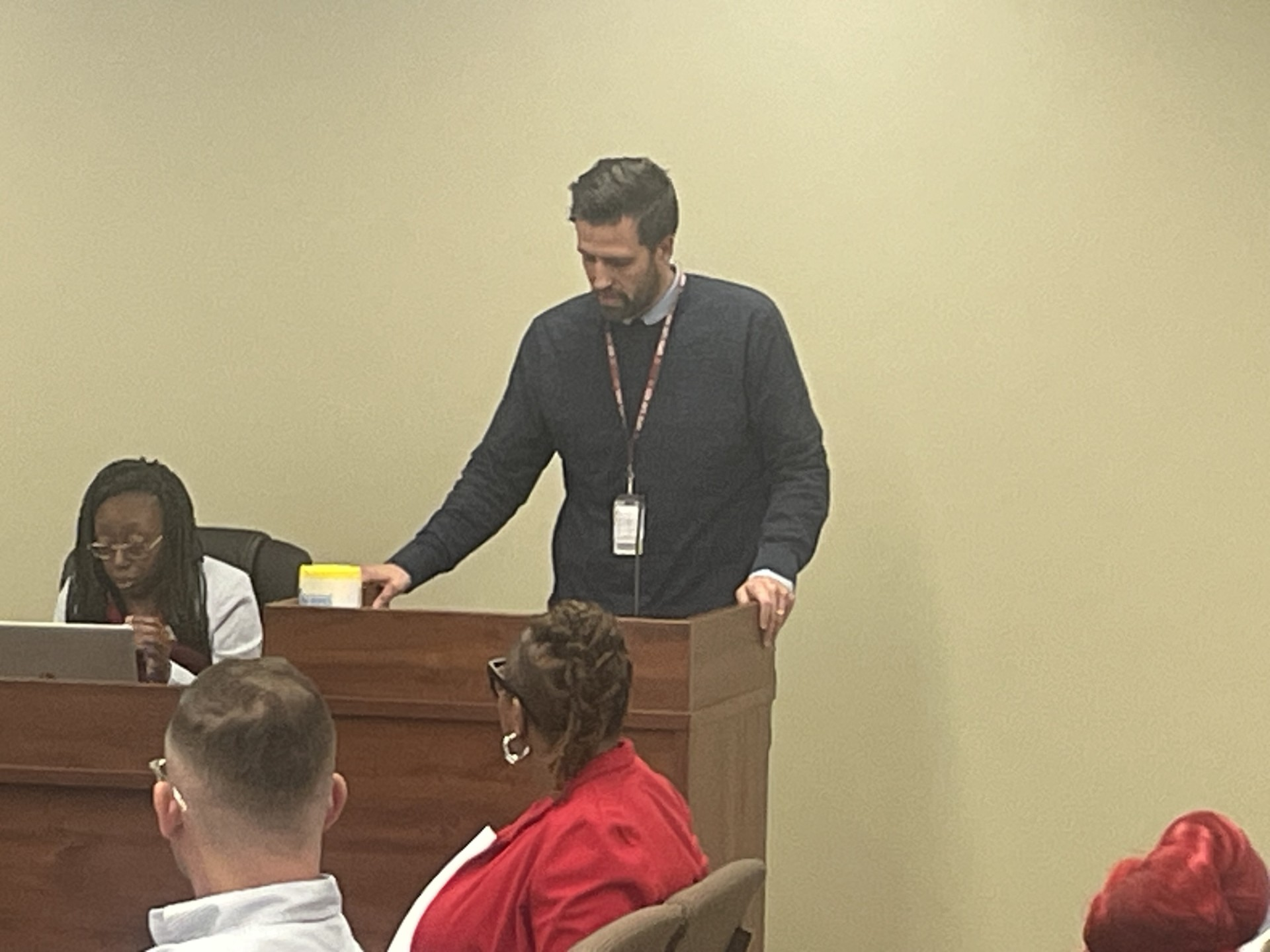 VCF News: Dist 118 Board Looks Toward Cell Phone Policy, Future Busingg