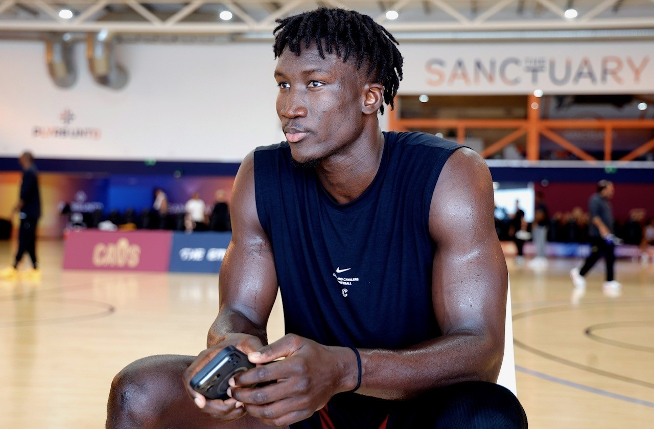 Entrevista con Khalifa Diop, pívot de los Cavaliers (07/10/26)