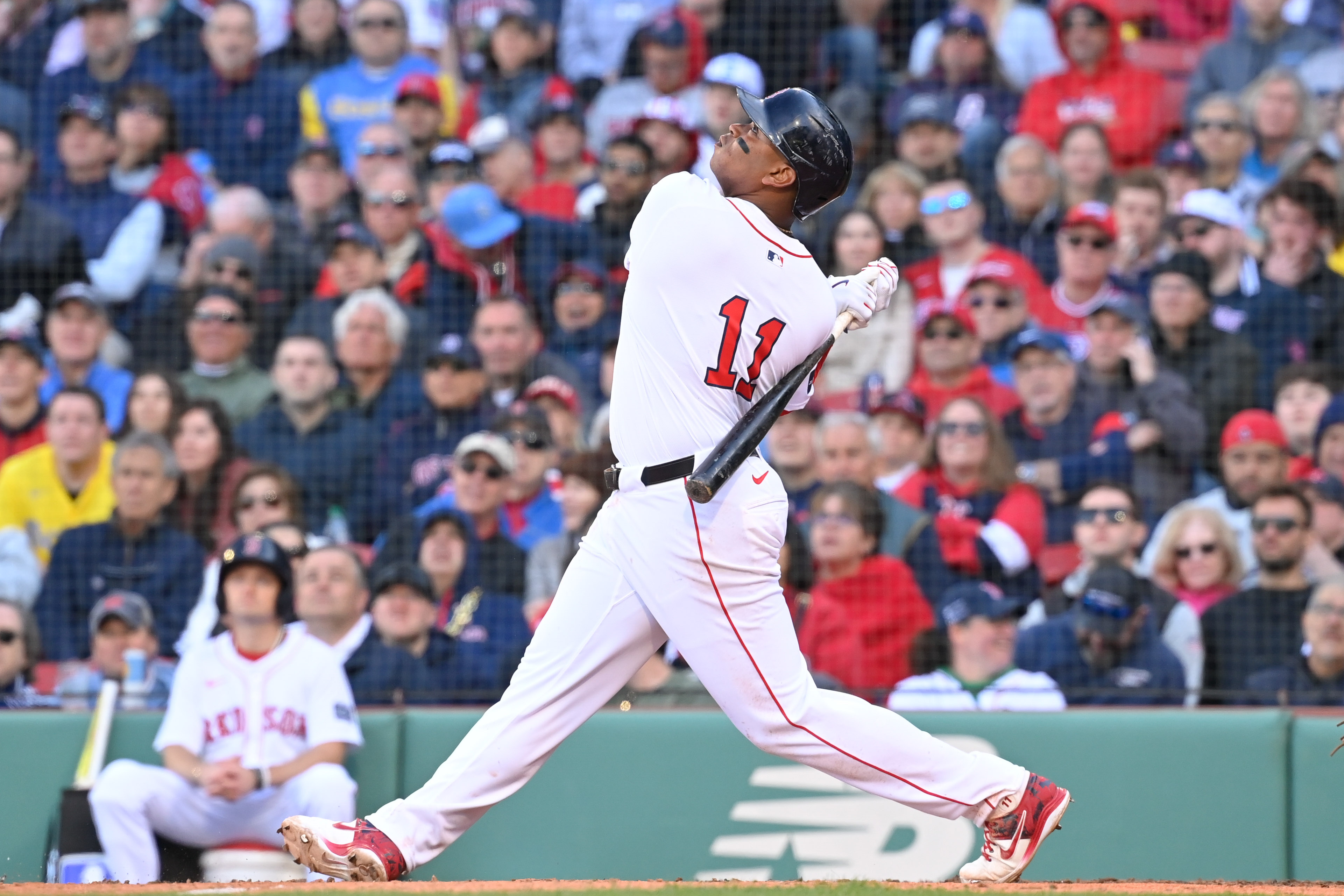 Rafael Devers crushes a double, giving the Red Sox the lead!
