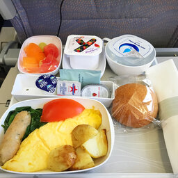 Trying to beat jet lag? What you eat makes a difference
