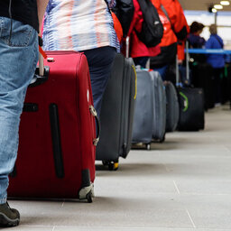 New survey reveals passengers are less satisfied with traveling at busy airports