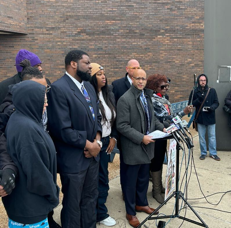 Family of Dexter Reed file lawsuit over fatal Chicago police shooting
