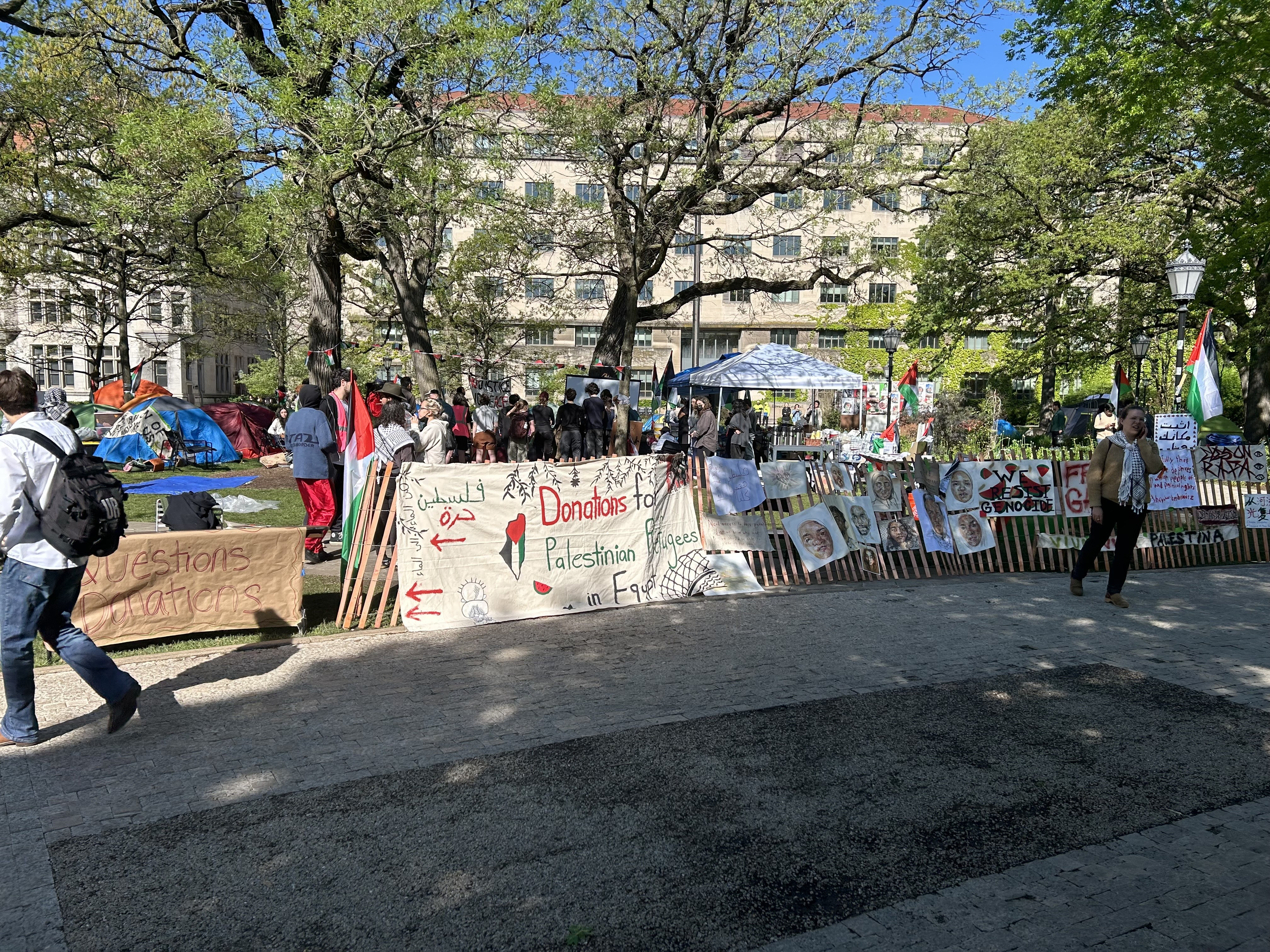 Pro-Palestinian tent encampment established on University of Chicago campus
