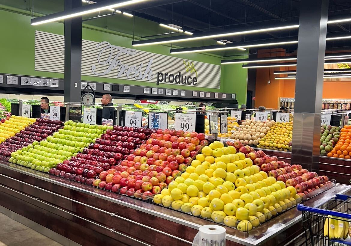 Humboldt Park residents celebrate opening of new grocery store