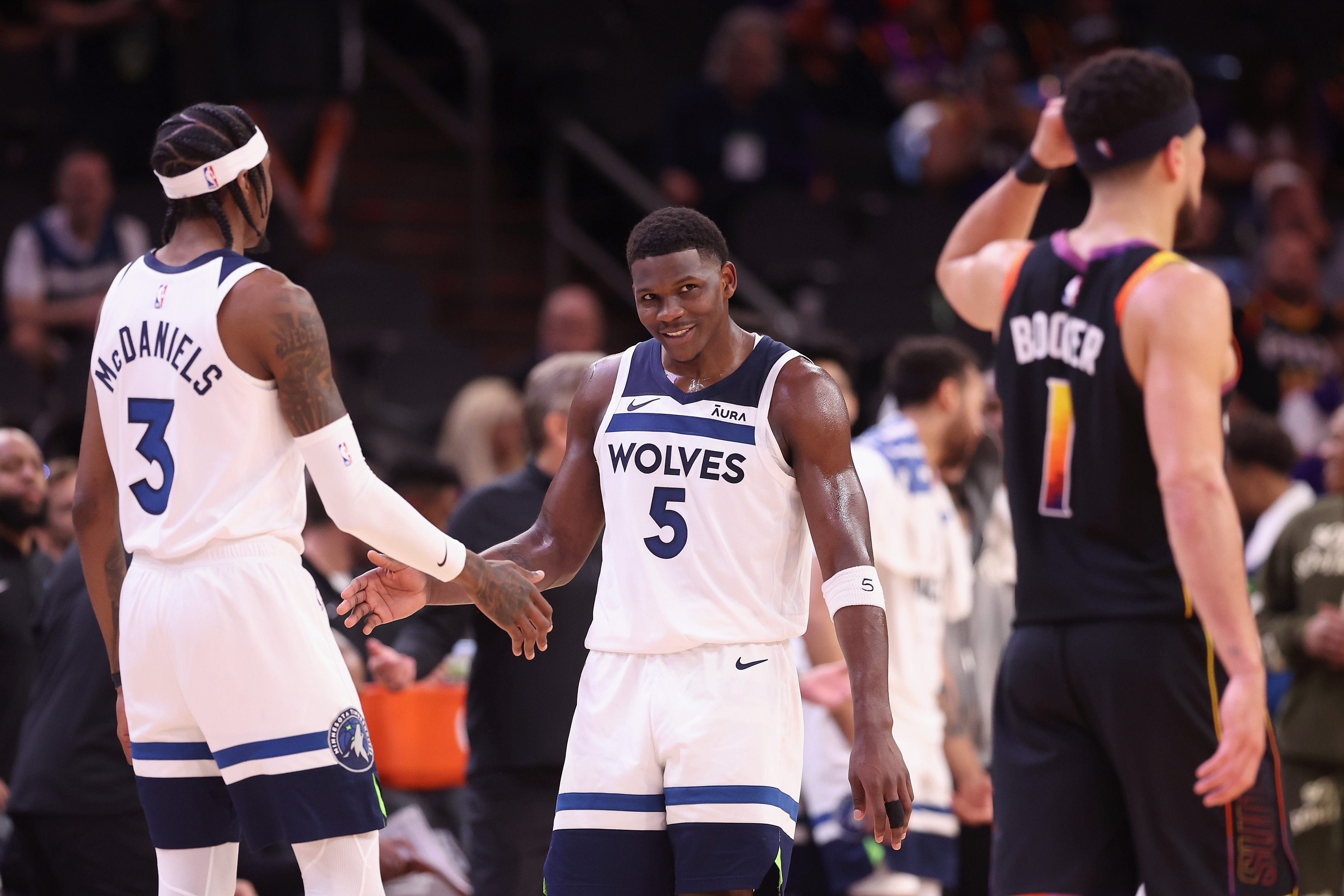 Timberwolves go up 3-0 on Suns