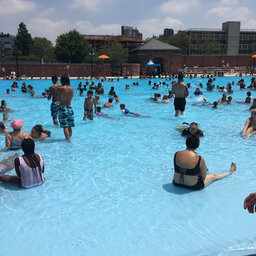 New Yorkers cool down amid sizzling heat wave