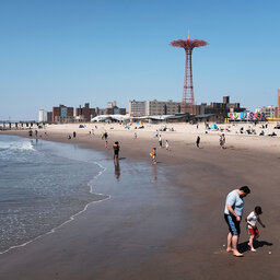 People flock to Coney Island for unofficial start to summer